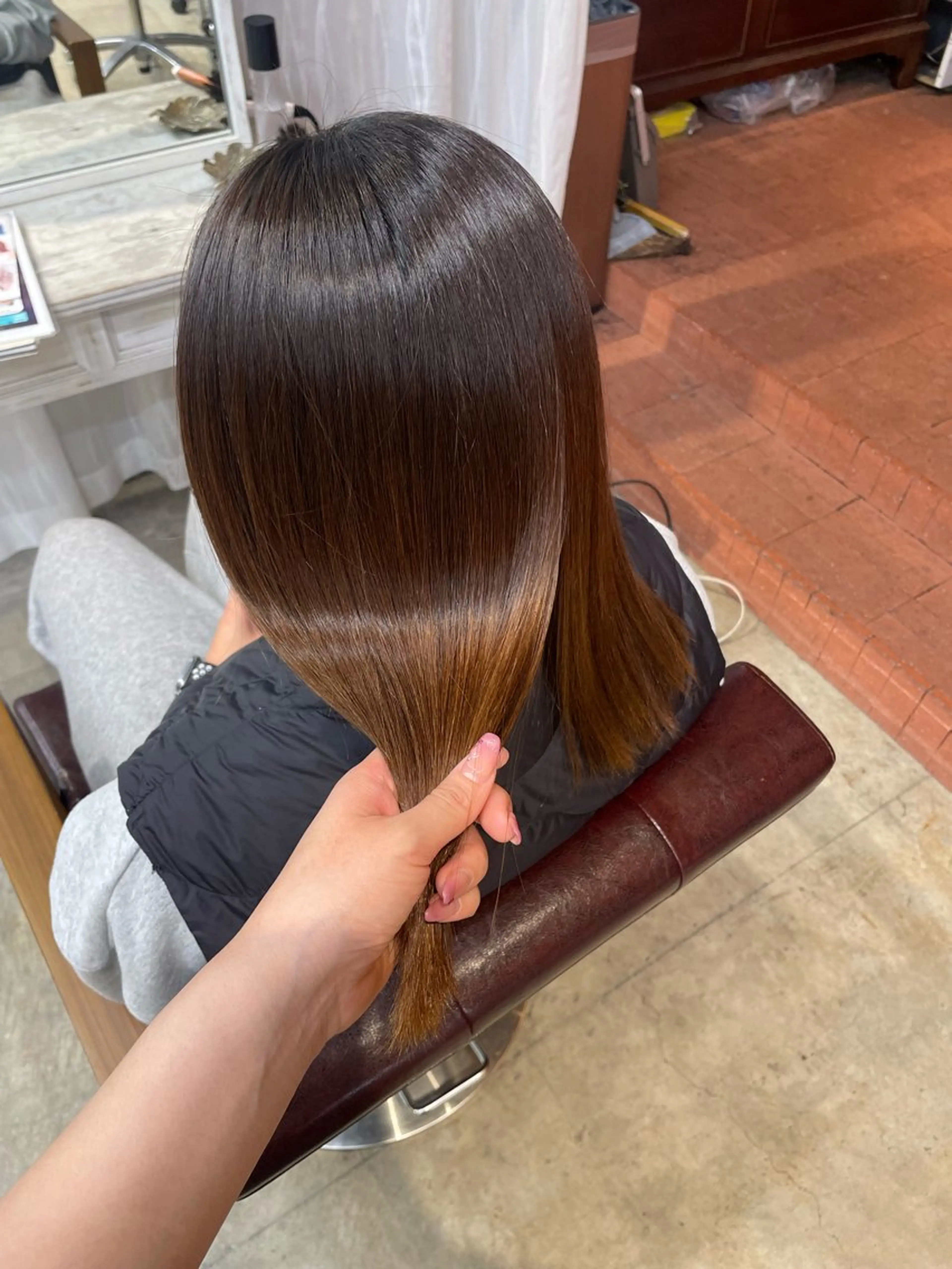 ミディアム レイヤーカット/ 縮毛矯正/ミサキ💐のヘアスタイル