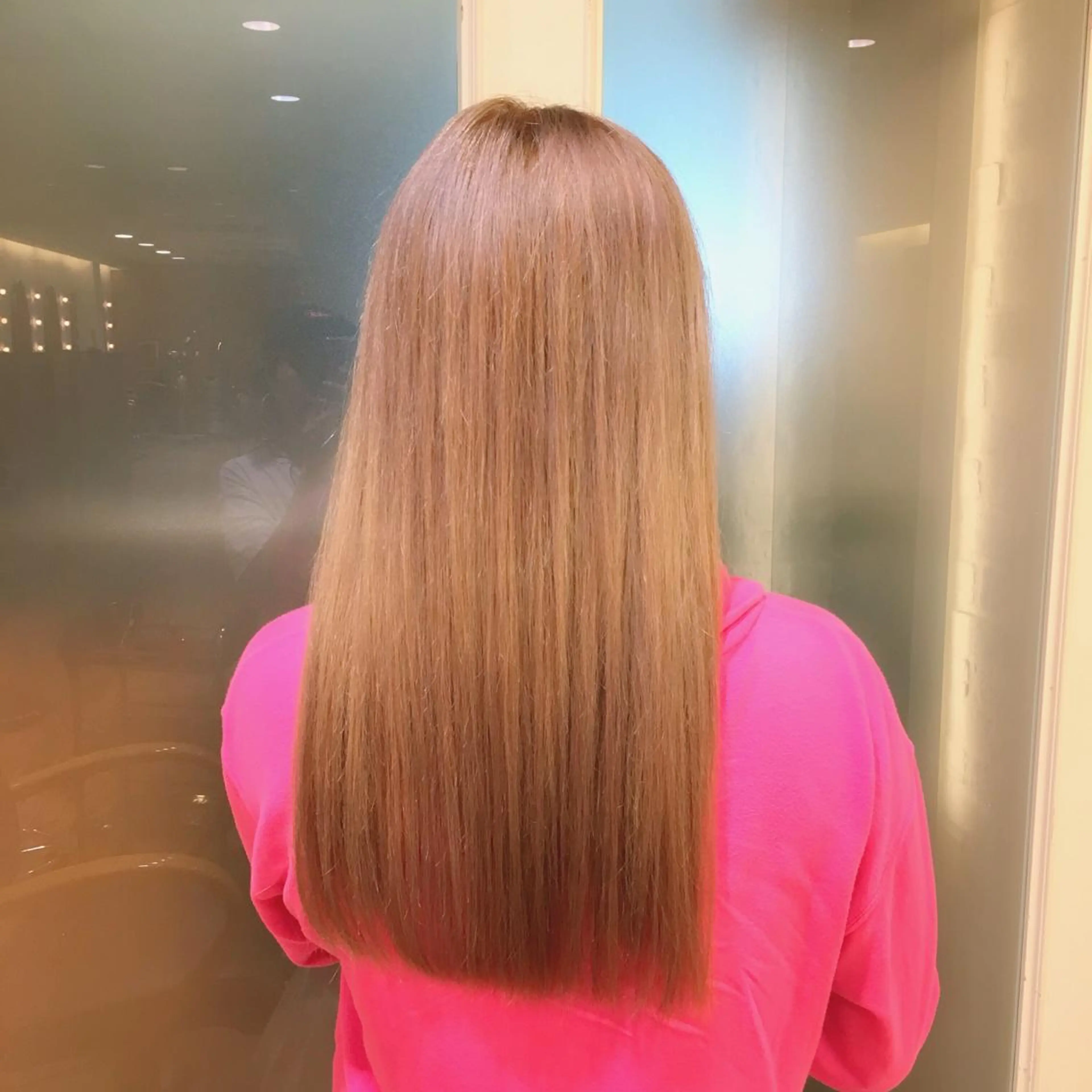 ロング カラー ベージュカラー ホワイトベージュ 加藤 あやみのヘアスタイル