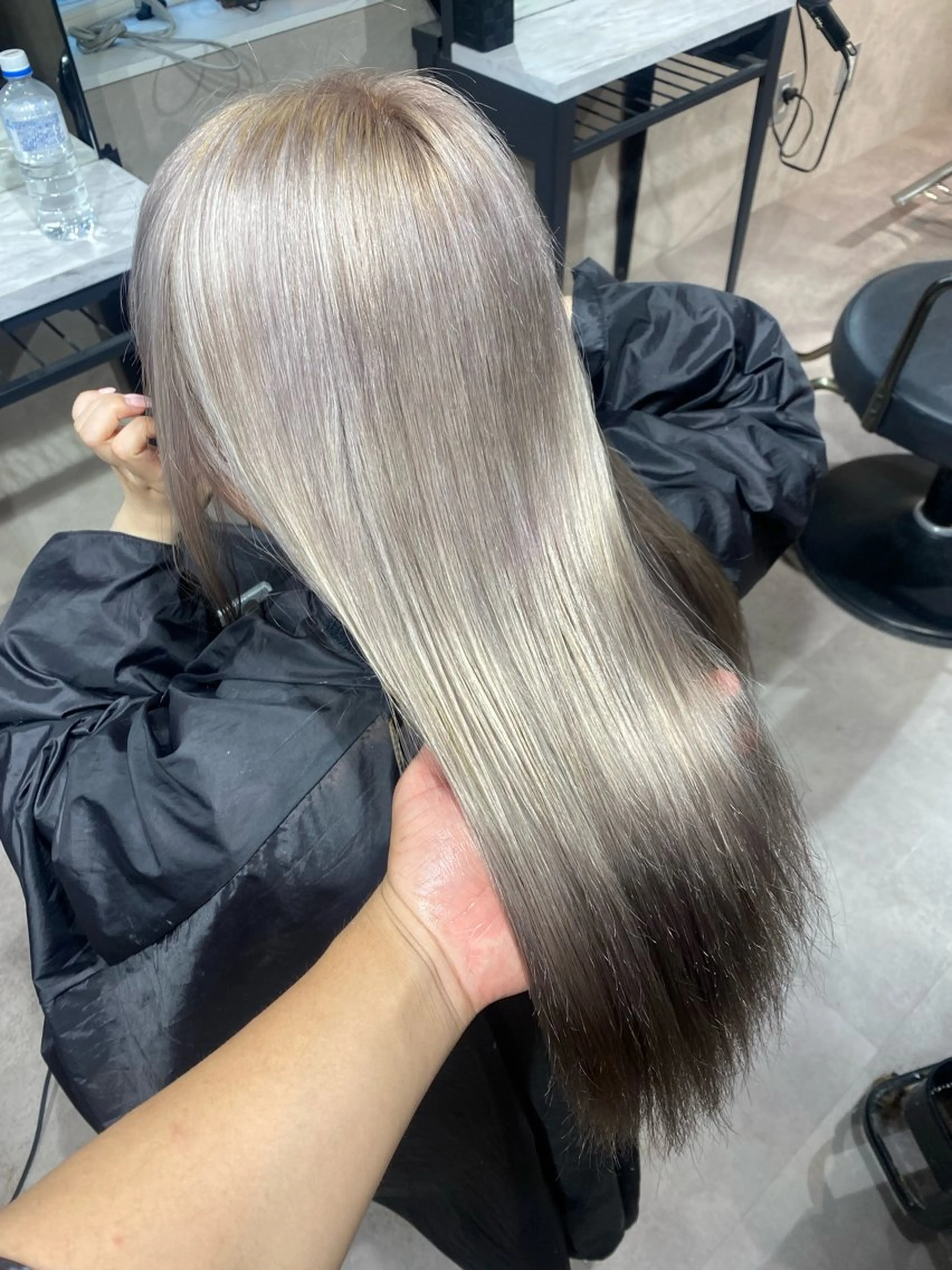 カラー ベージュカラー ミルクティーベージュ ヘアカラー ヘアセット Seleneコウキ ブリーチ/ハイトーンのヘアスタイル