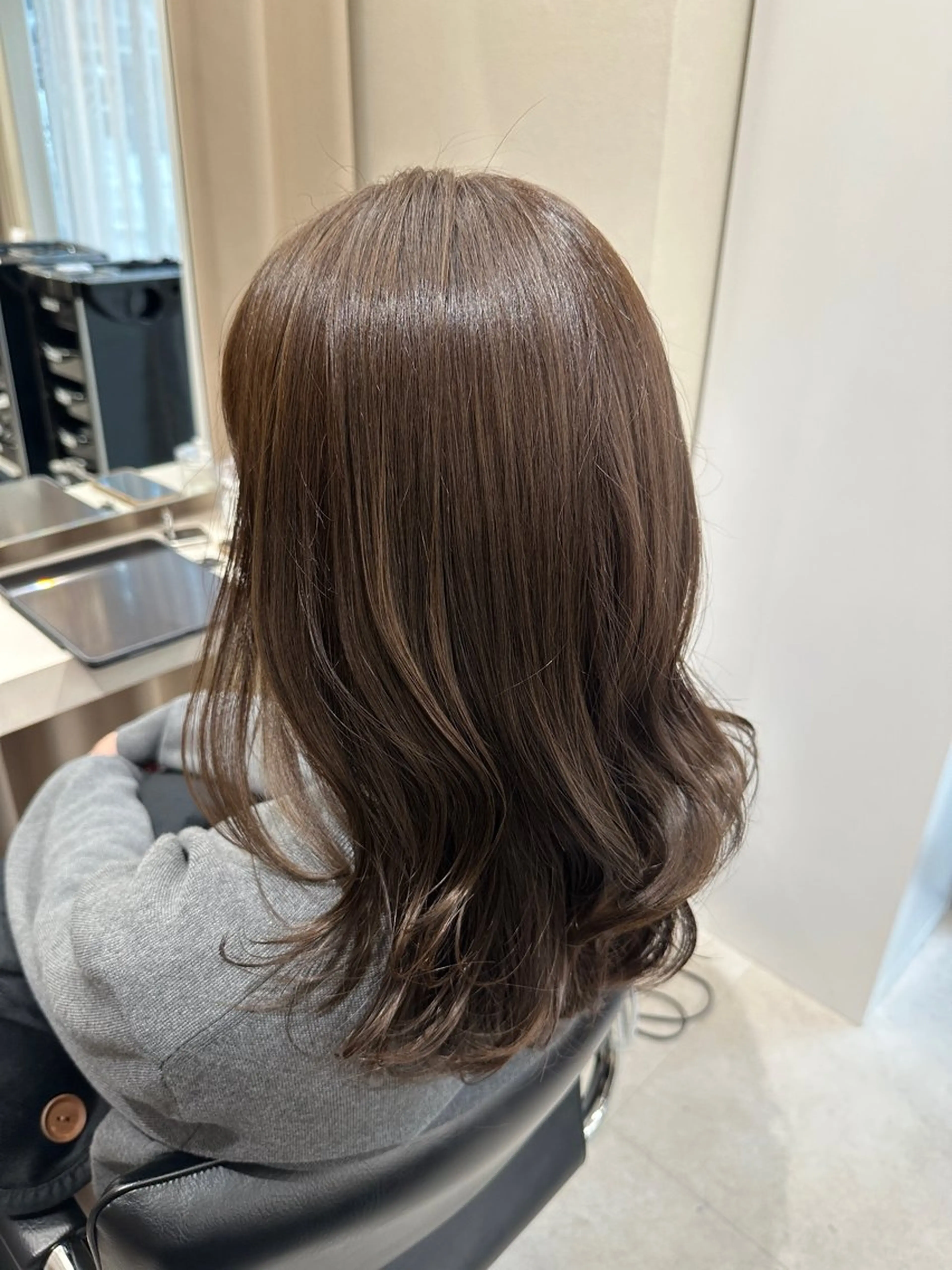 セミロング カラー haru 髪質改善サロンのヘアスタイル