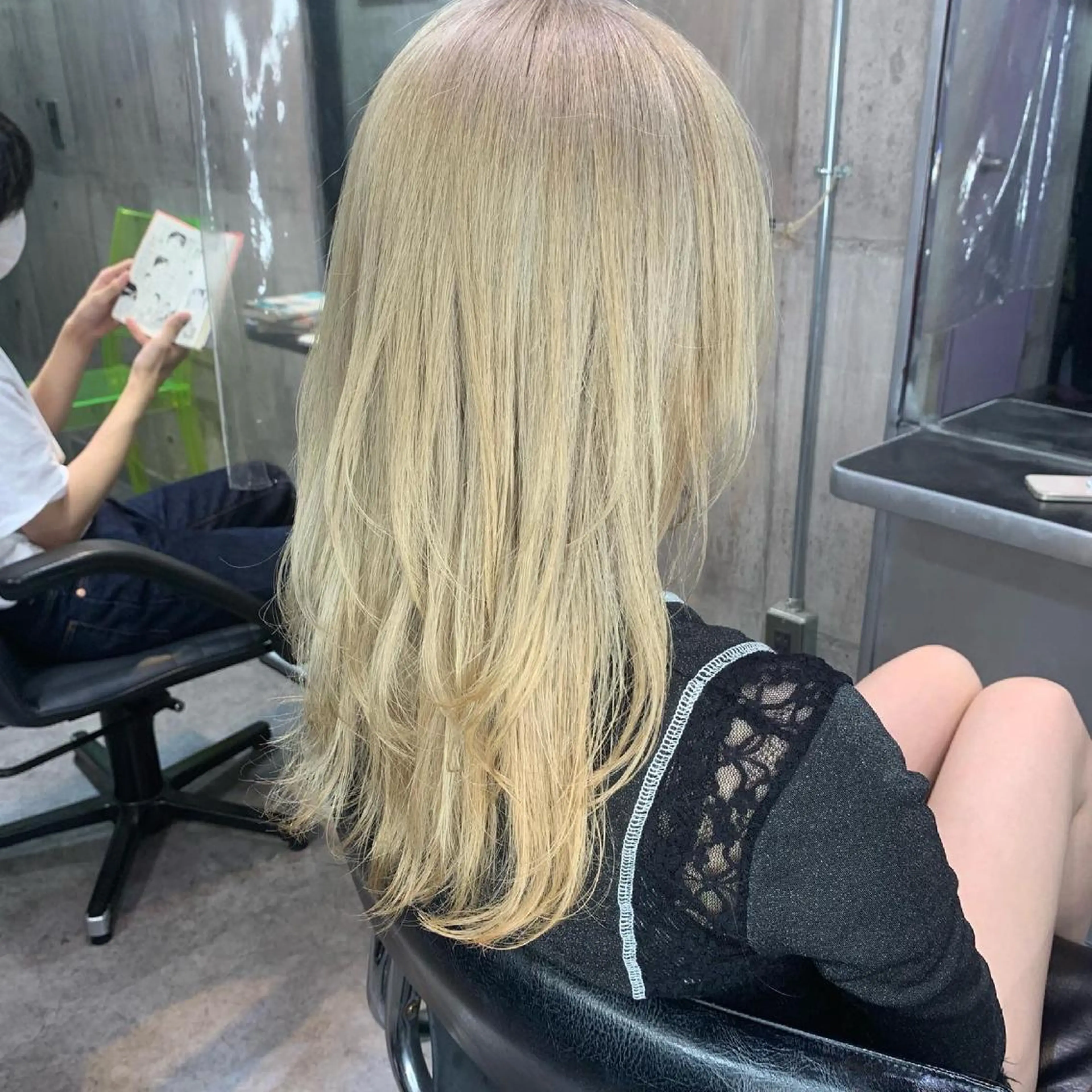 セミロング カラー ベージュカラー ホワイトベージュ ウルフカット ホワイト&レイヤーカ ットエクステ長畠俊輔のヘアスタイル