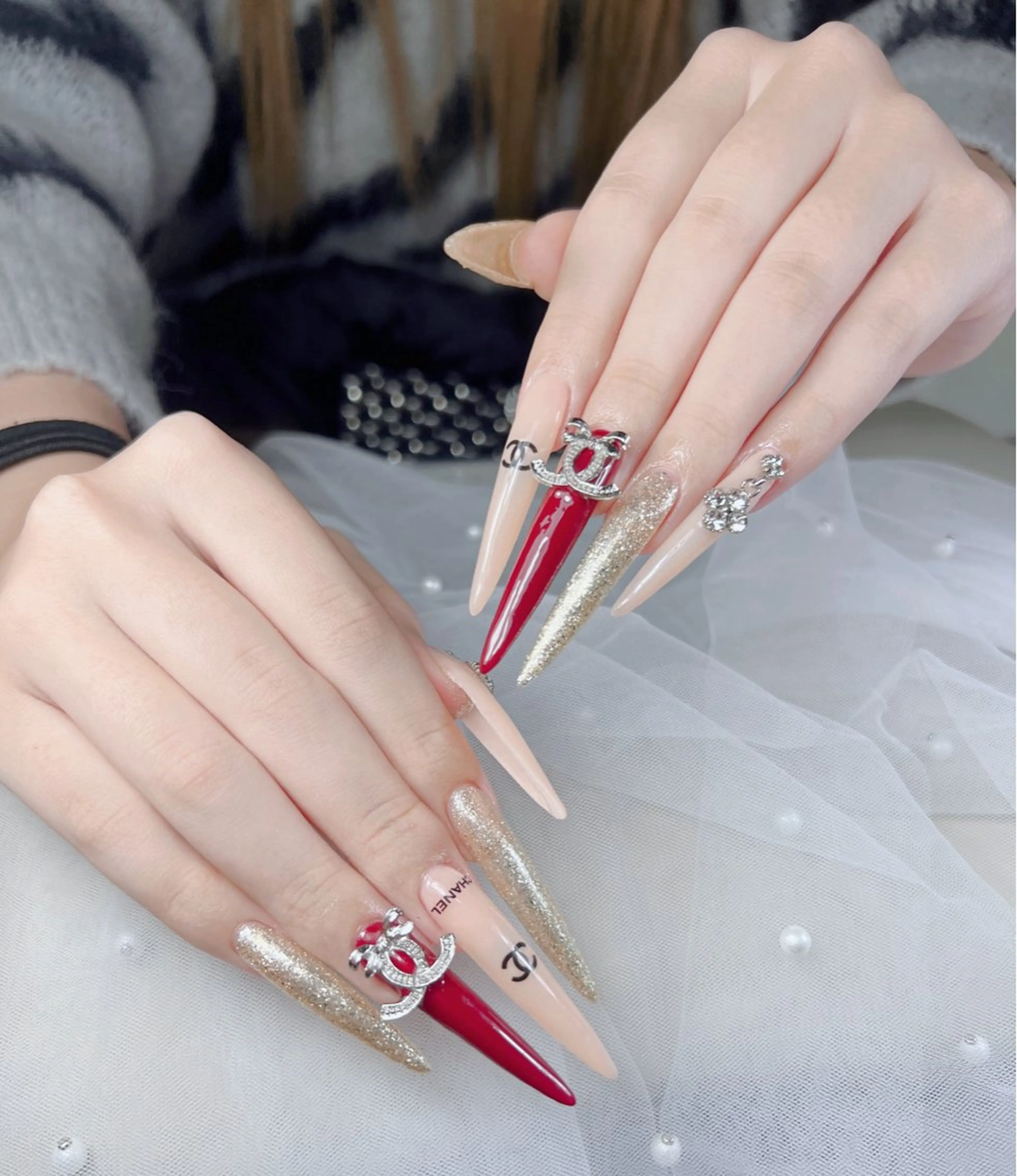 ネイル アートネイル オーロラネイル チークネイル 長さ出し フットネイル ハンドネイル ハンドケア Noiranail_ studio川越西口のネイルデザイン