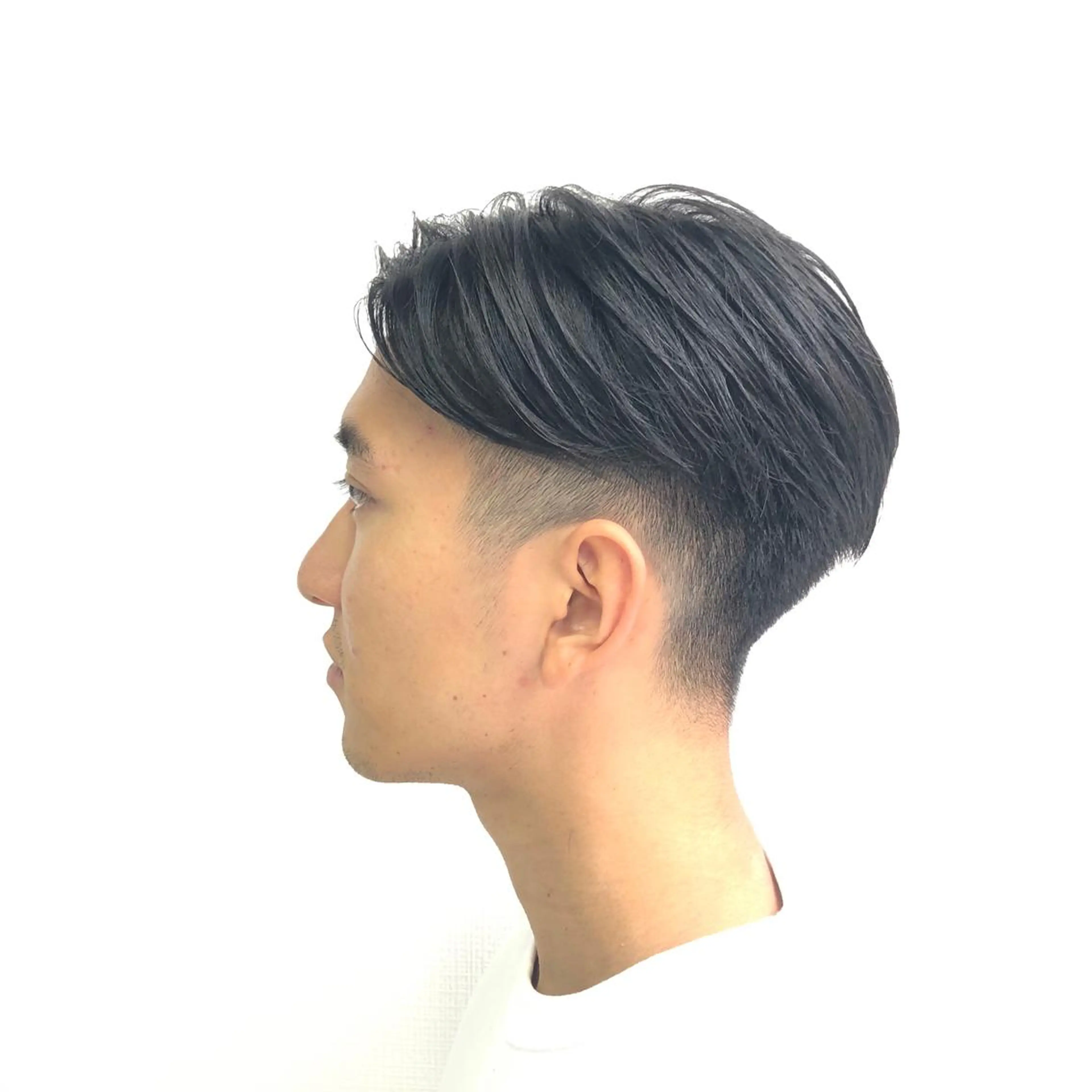 ショート メンズ フェードカット 刈り上げ 縮毛矯正 トリートメント RAIA💎ケア ブリーチ＆パーマ💎のヘアスタイル