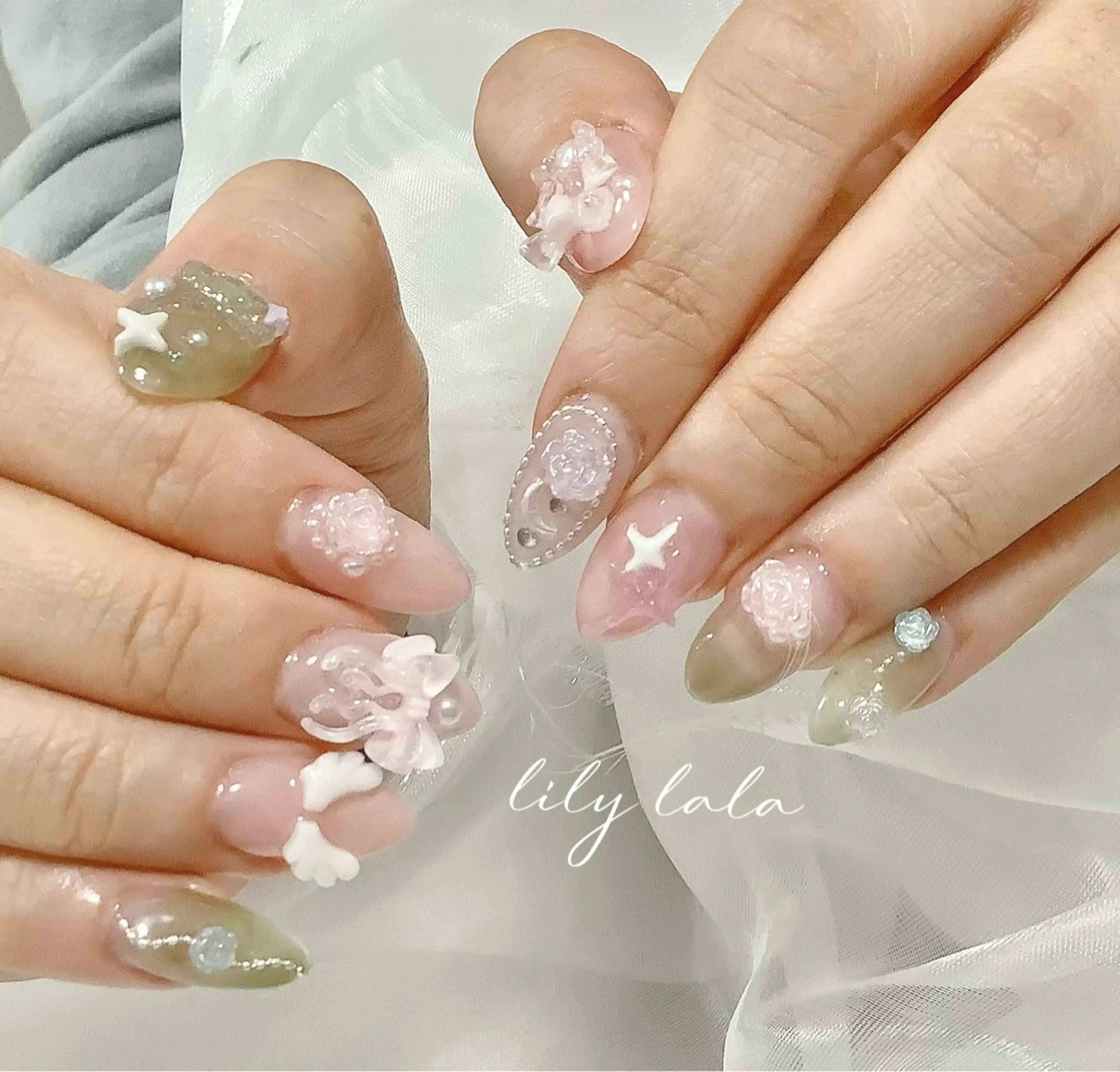 ネイル オーロラネイル クリアネイル フラッシュネイル ジェルネイル グラデーション ハンドネイル Amee Nailsalonのネイルデザイン