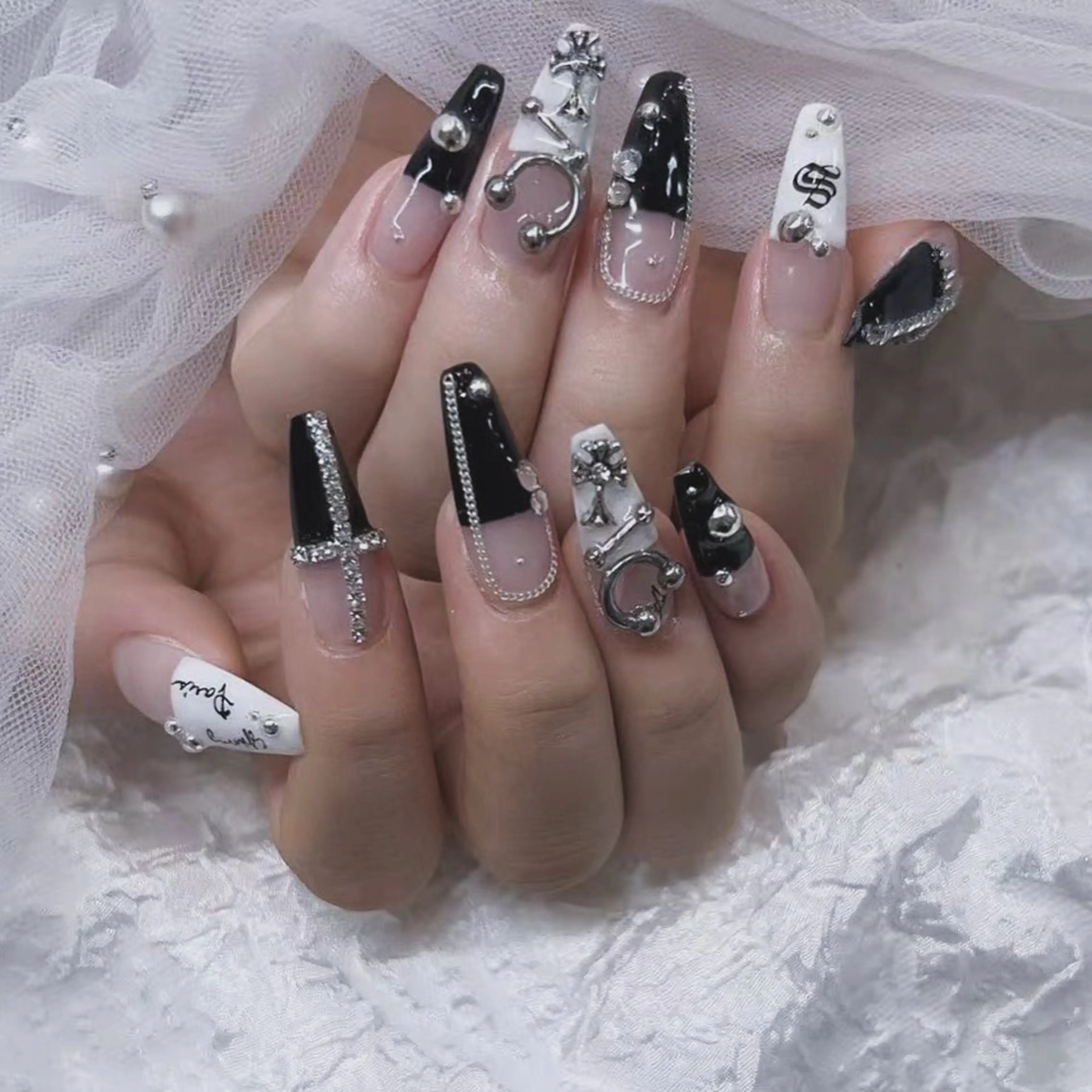 ネイル 韓国ネイル ロングネイル ホワイト ハンドネイル COCO ネイルのネイルデザイン