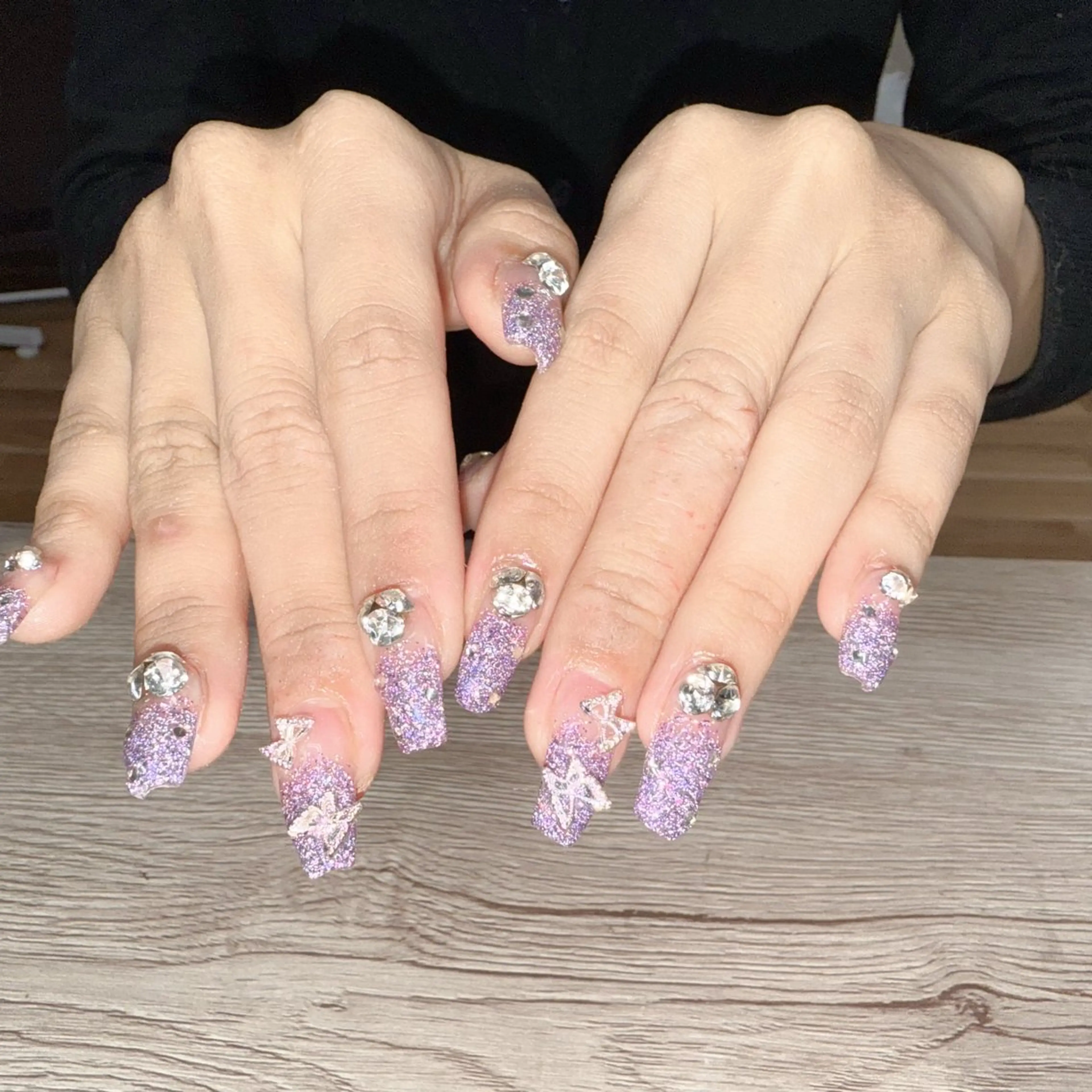 ネイル フラッシュネイル グラデーション ラメ(グリッター) ラメグラデーション シルバー ハンドネイル 松山 碧のエステ・リラクイメージ