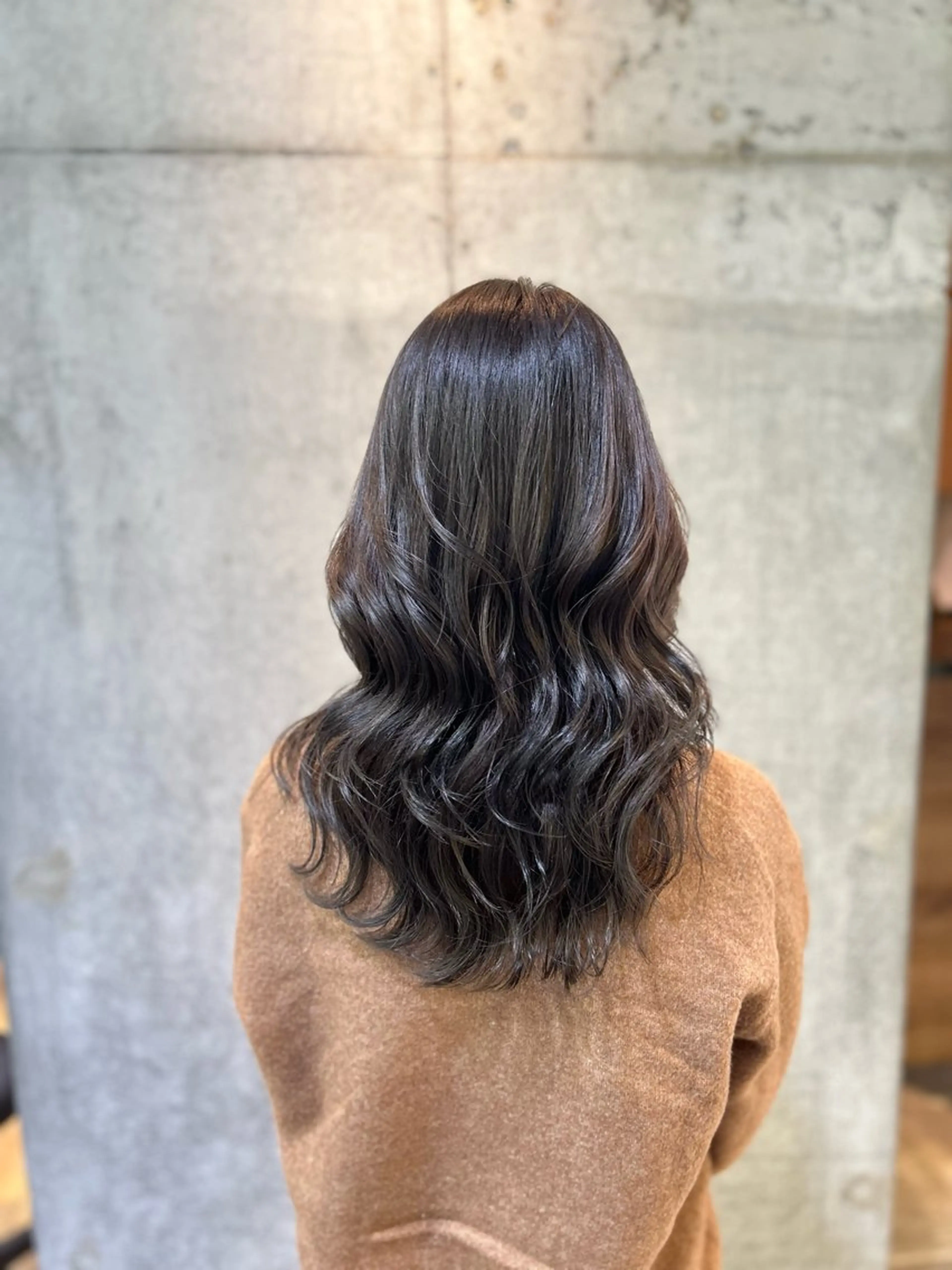 セミロング カラー アッシュ オリーブアッシュ レイヤーカット カット ヘアカラー 🎀たな 🧸のヘアスタイル