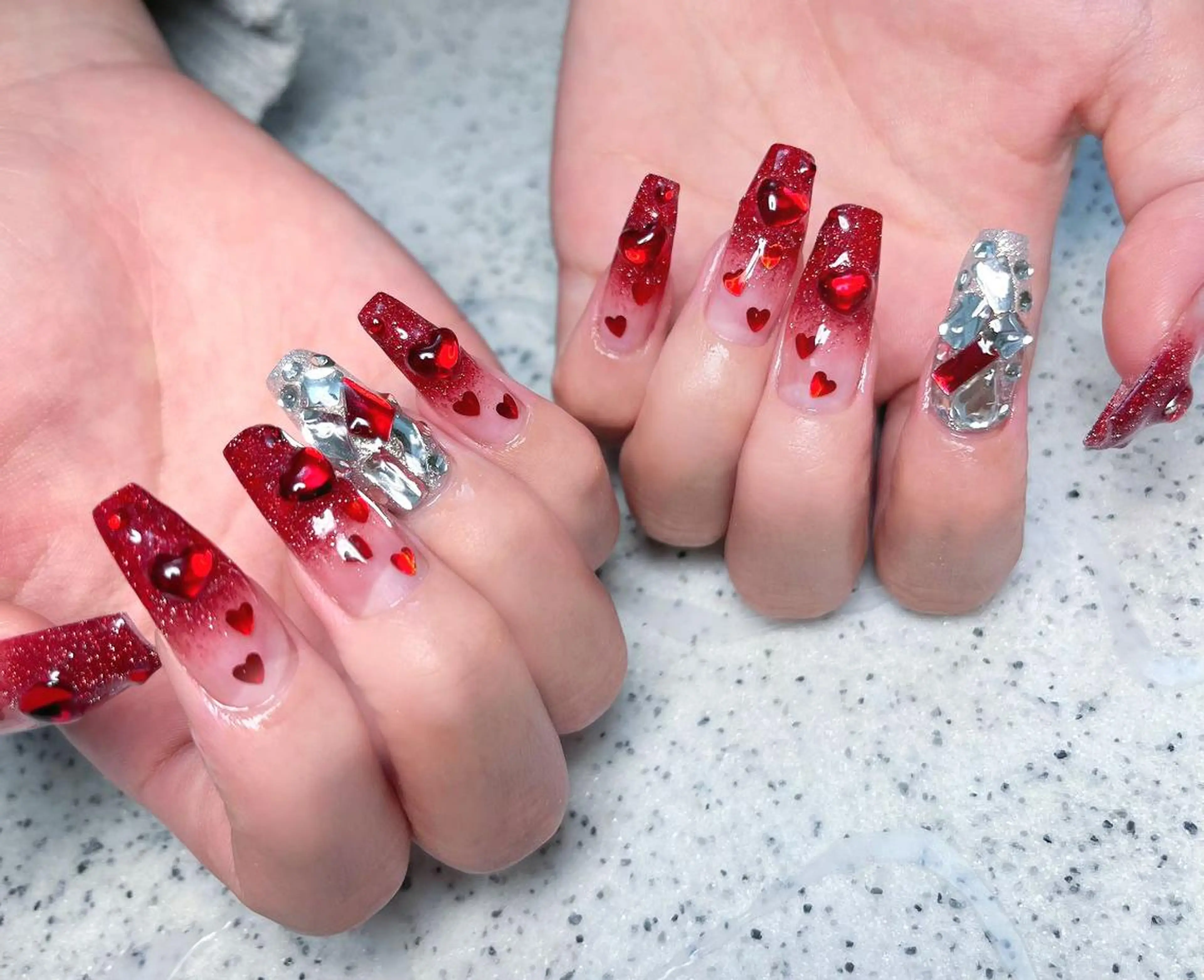 ネイル アートネイル 長さ出し ネイルチップ Queens PUPUのネイルデザイン