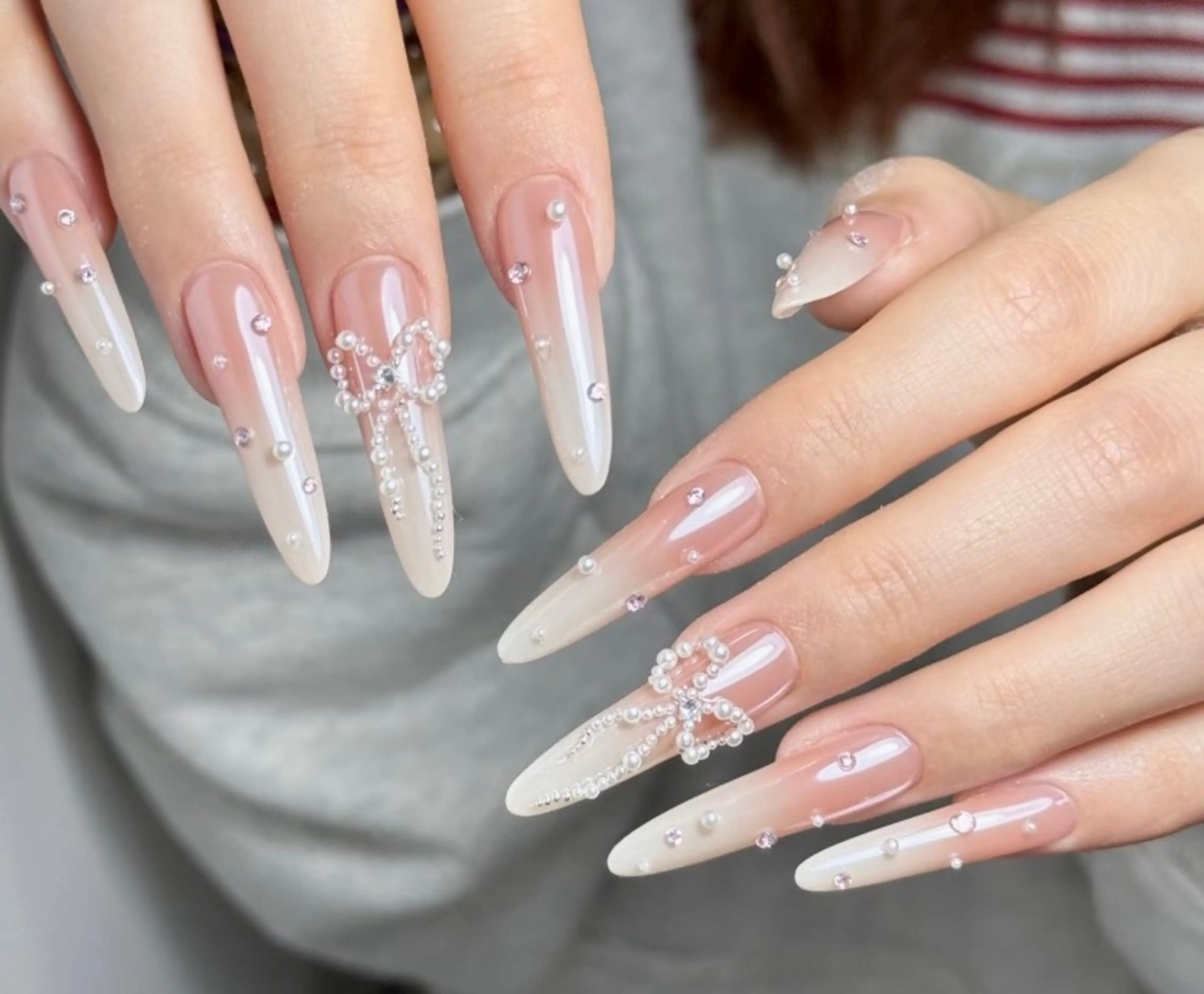 ネイル チークネイル フレンチネイル ジェルネイル ガーリー キラキラネイル ハンドネイル 高橋 雪のネイルデザイン