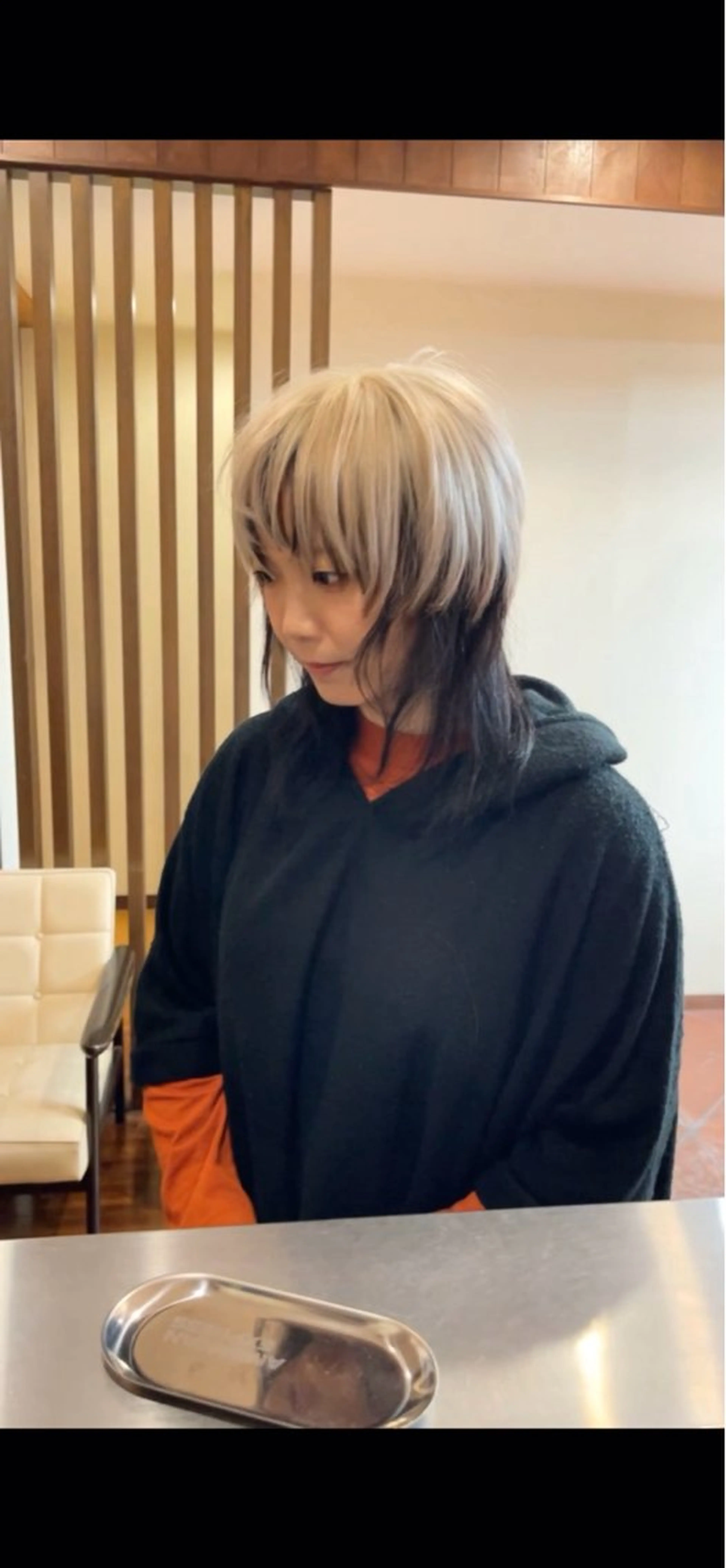 ショート カラー 黒髪 カット ヘアカラー トリートメント 髪質改善ｶﾗｰ ｹｱﾌﾞﾘｰﾁ/ﾀﾑのヘアスタイル