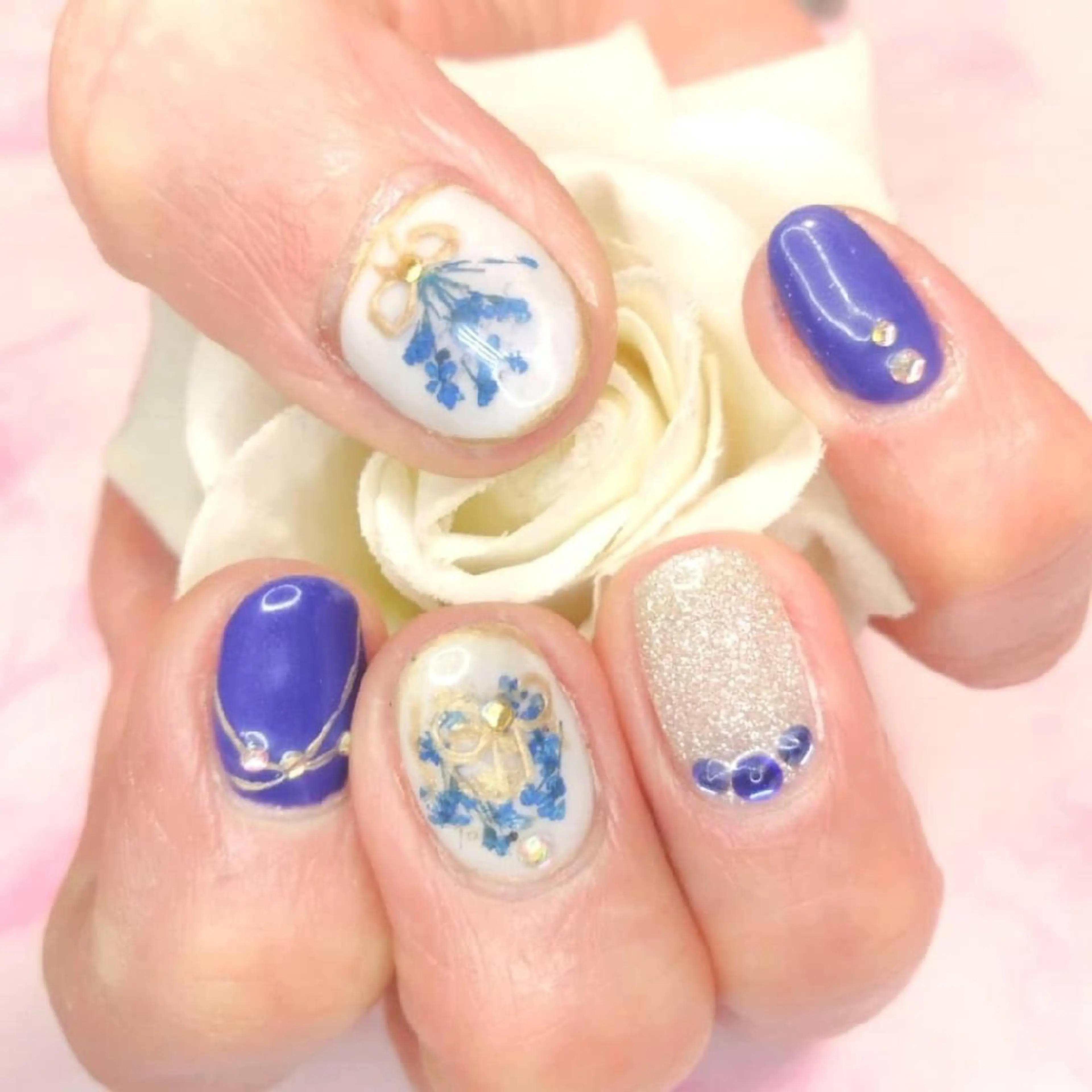 ネイル エステとネイル ローズコンフォートのネイルデザイン