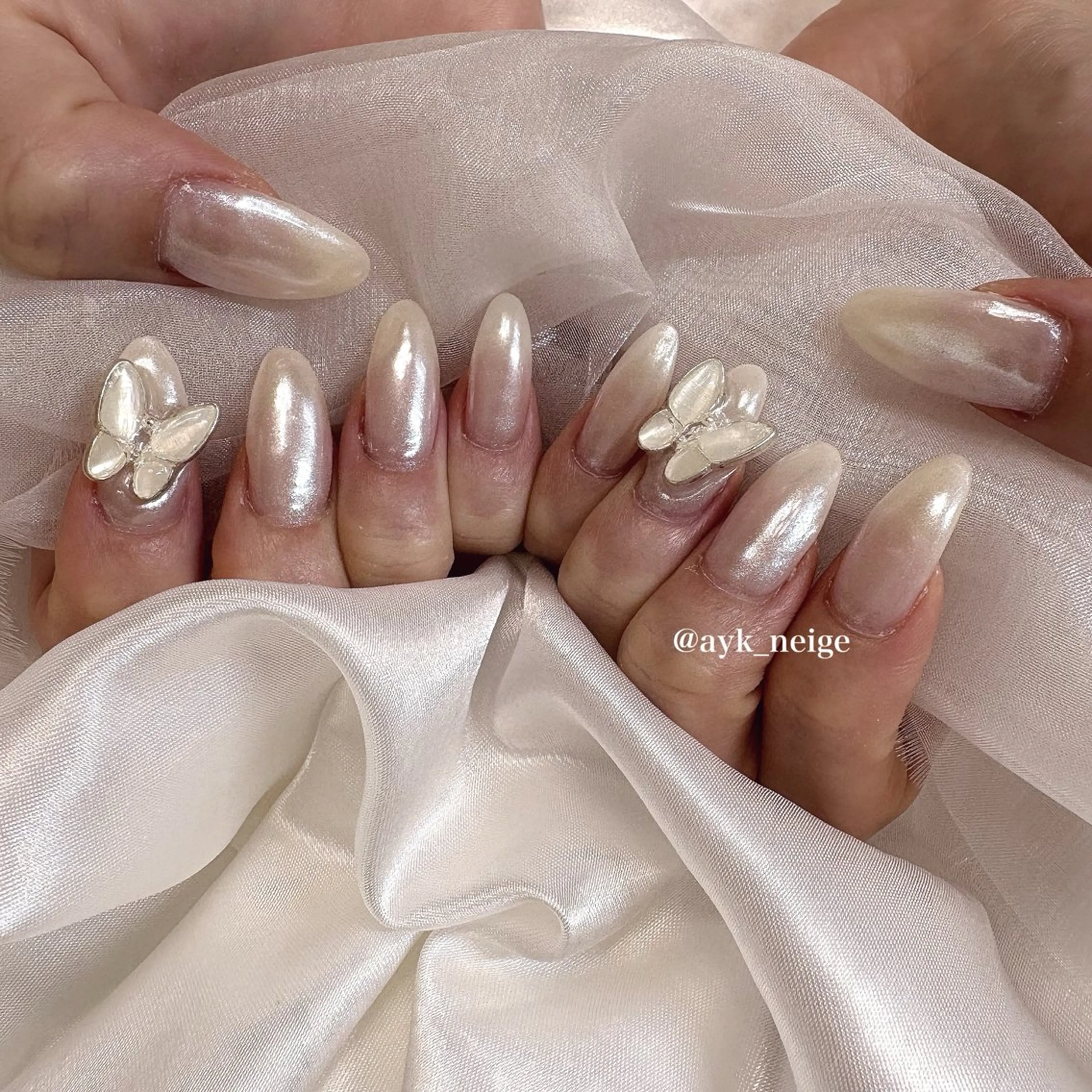 ネイル フットネイル キラキラネイル 韓国ネイル リボン シンプルネイル n'eige nail所属・大谷 綾香のネイルデザイン