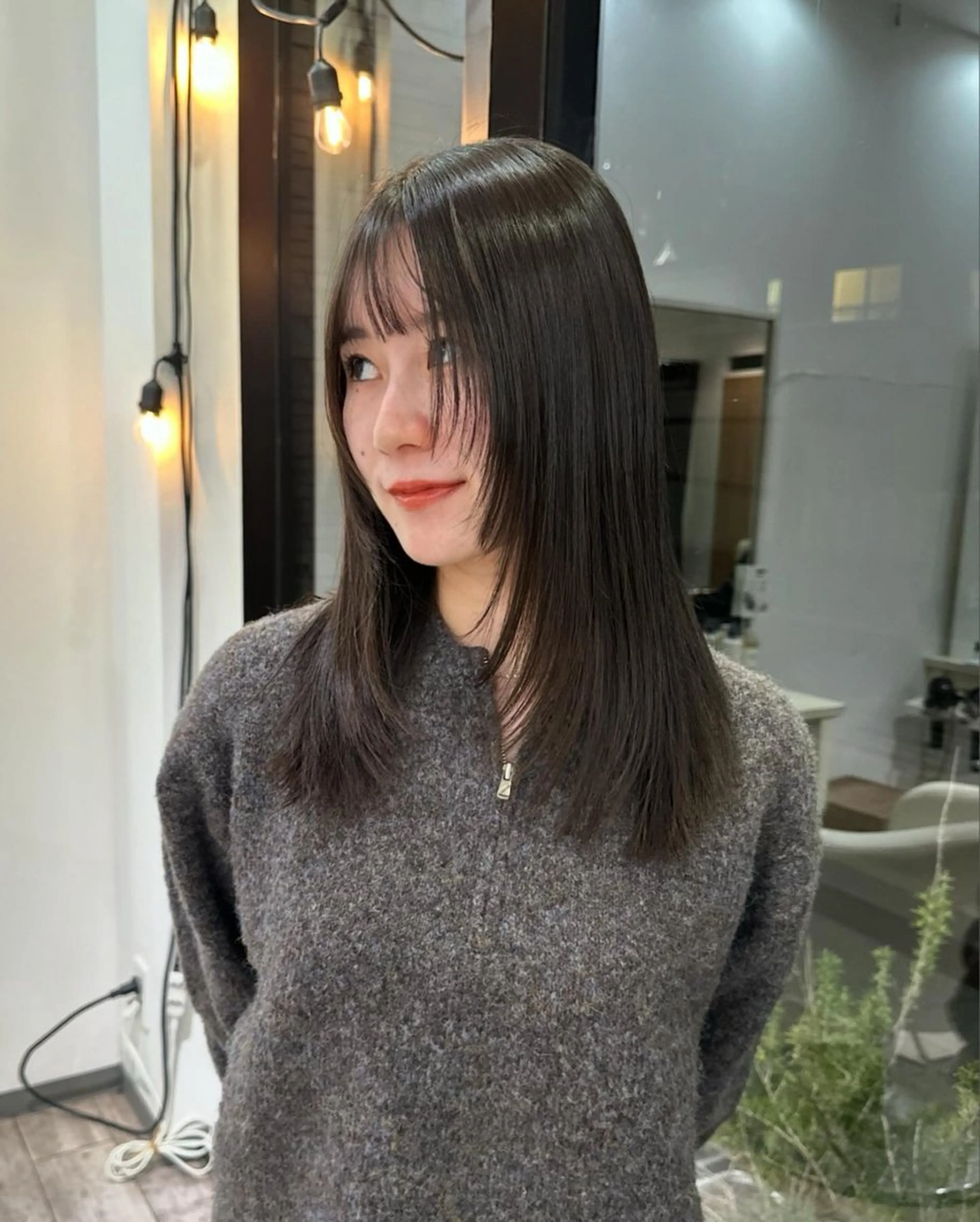 セミロング カラー 顔周りカット ハイレイヤー レイヤーカット GIFT所属・橋本叶夢/ ショートヘア/透け感のヘアスタイル