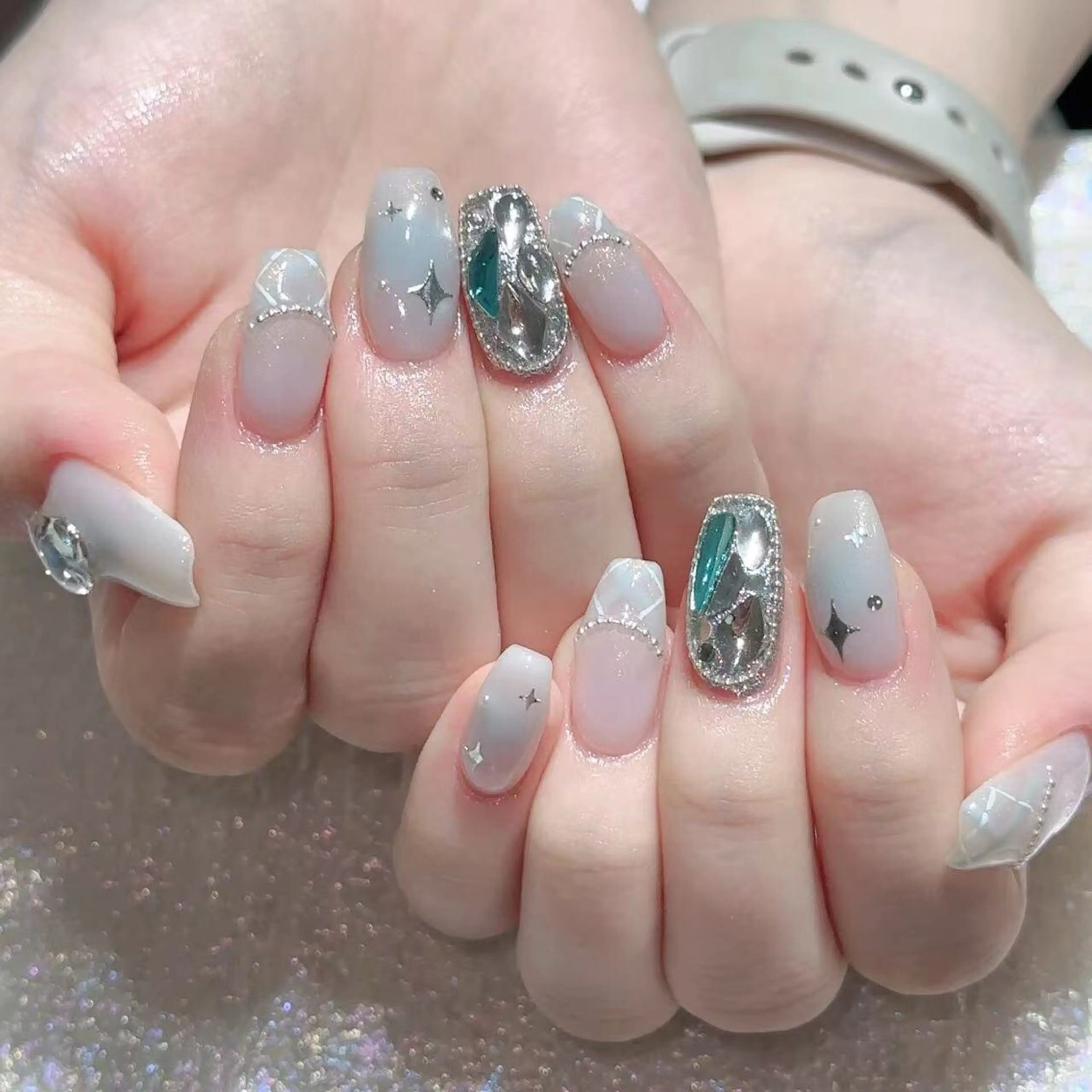 ネイル ハンドネイル Queens テイのネイルデザイン