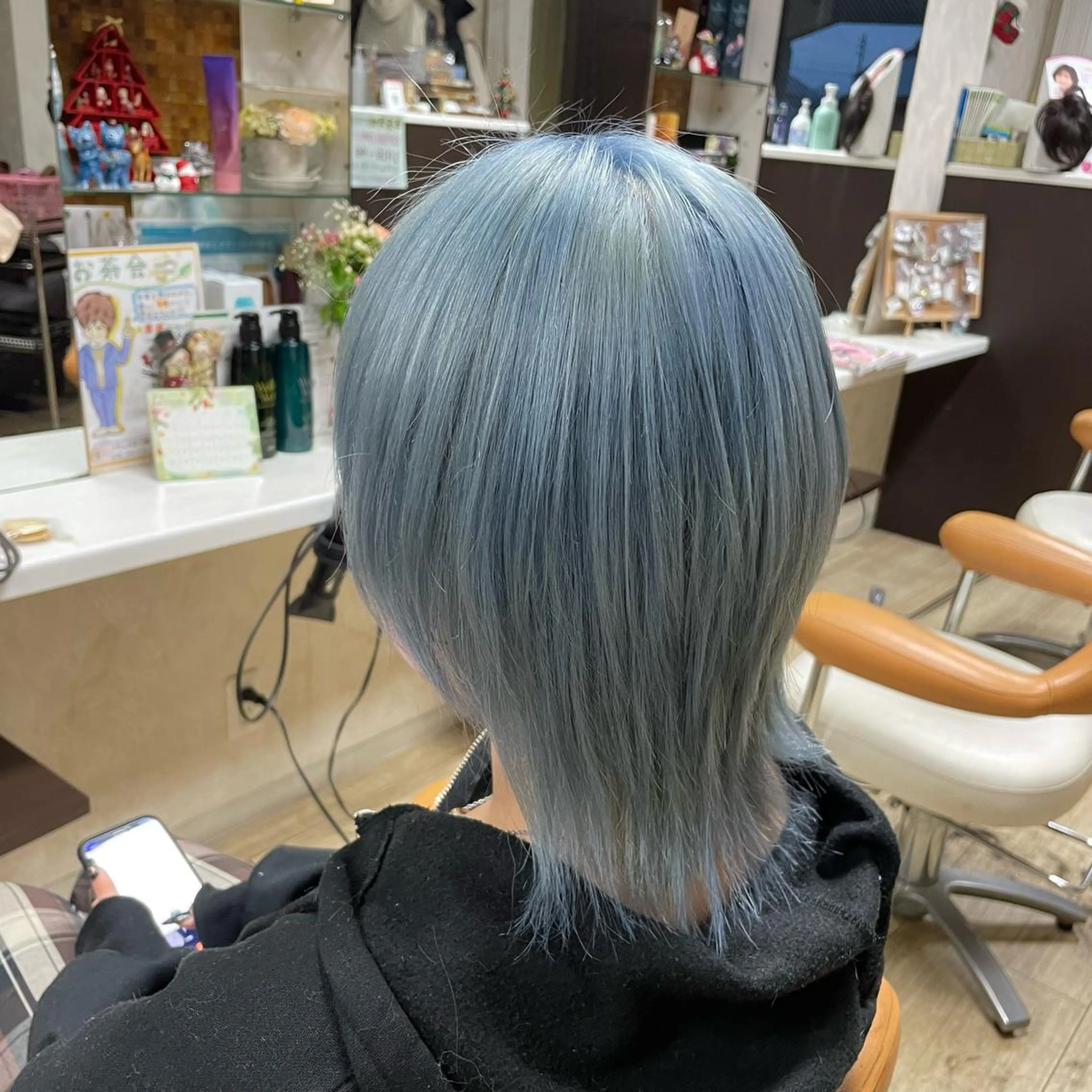 ミディアム カラー ブルーカラー ヘアカラー 徳留 もも花のヘアスタイル