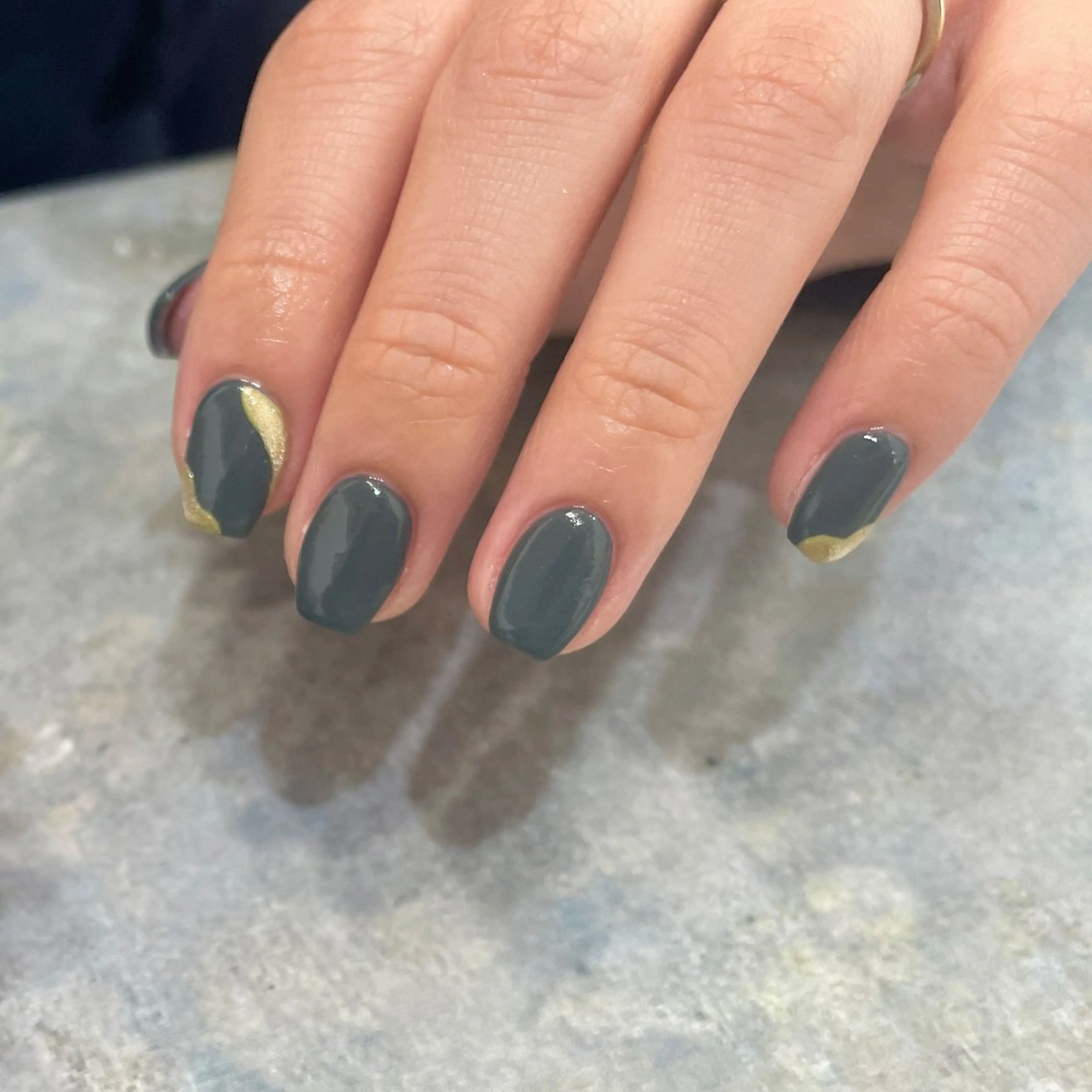 ネイル グリーン 氷ネイル・うるうるネイル 韓国ネイル マグネットネイル ミラーネイル ハンドネイル 園田 ソノダのネイルデザイン