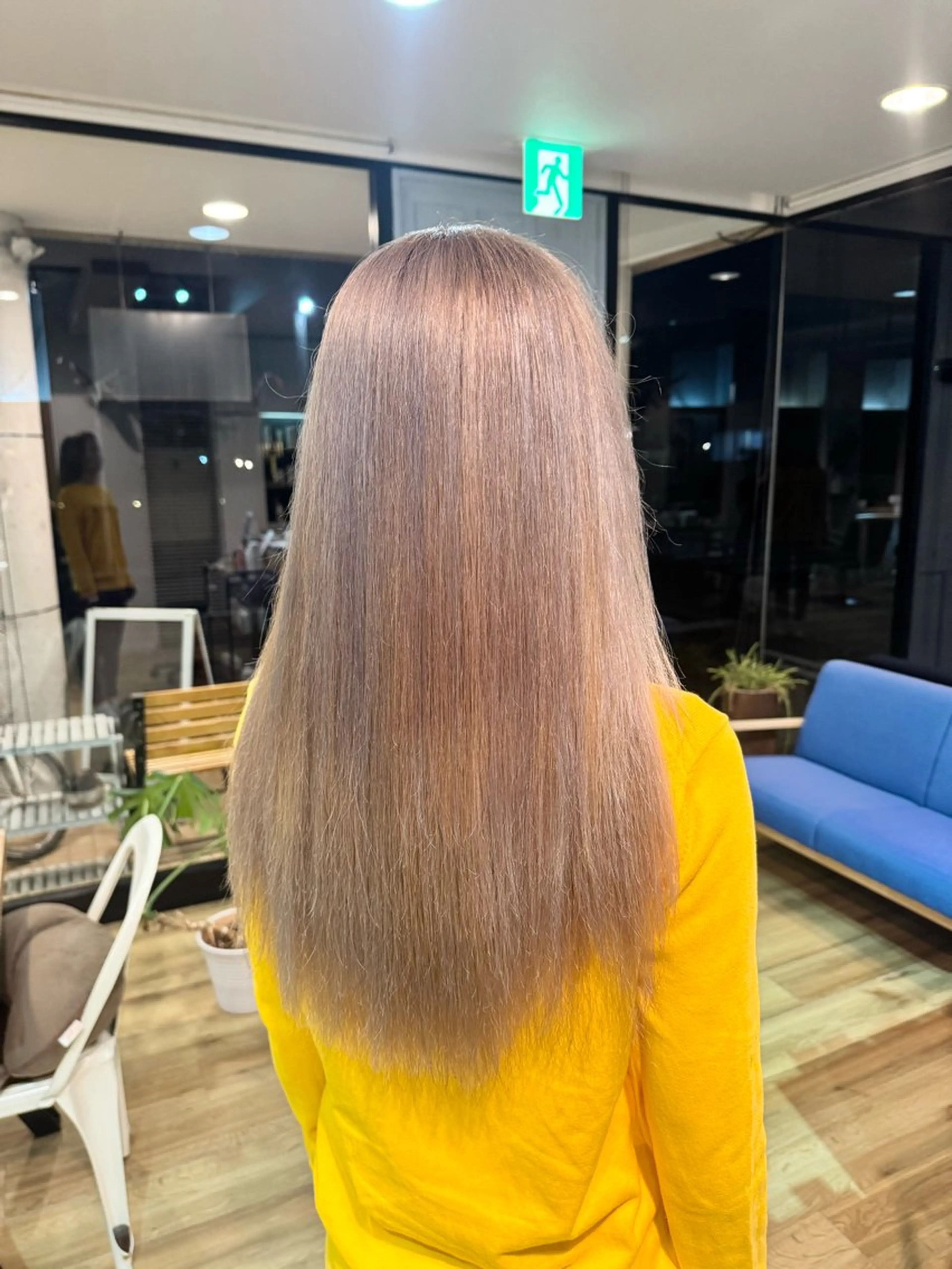 ロング カラー ベージュカラー ヘアカラー トリートメント ツキダテ ユイのヘアスタイル