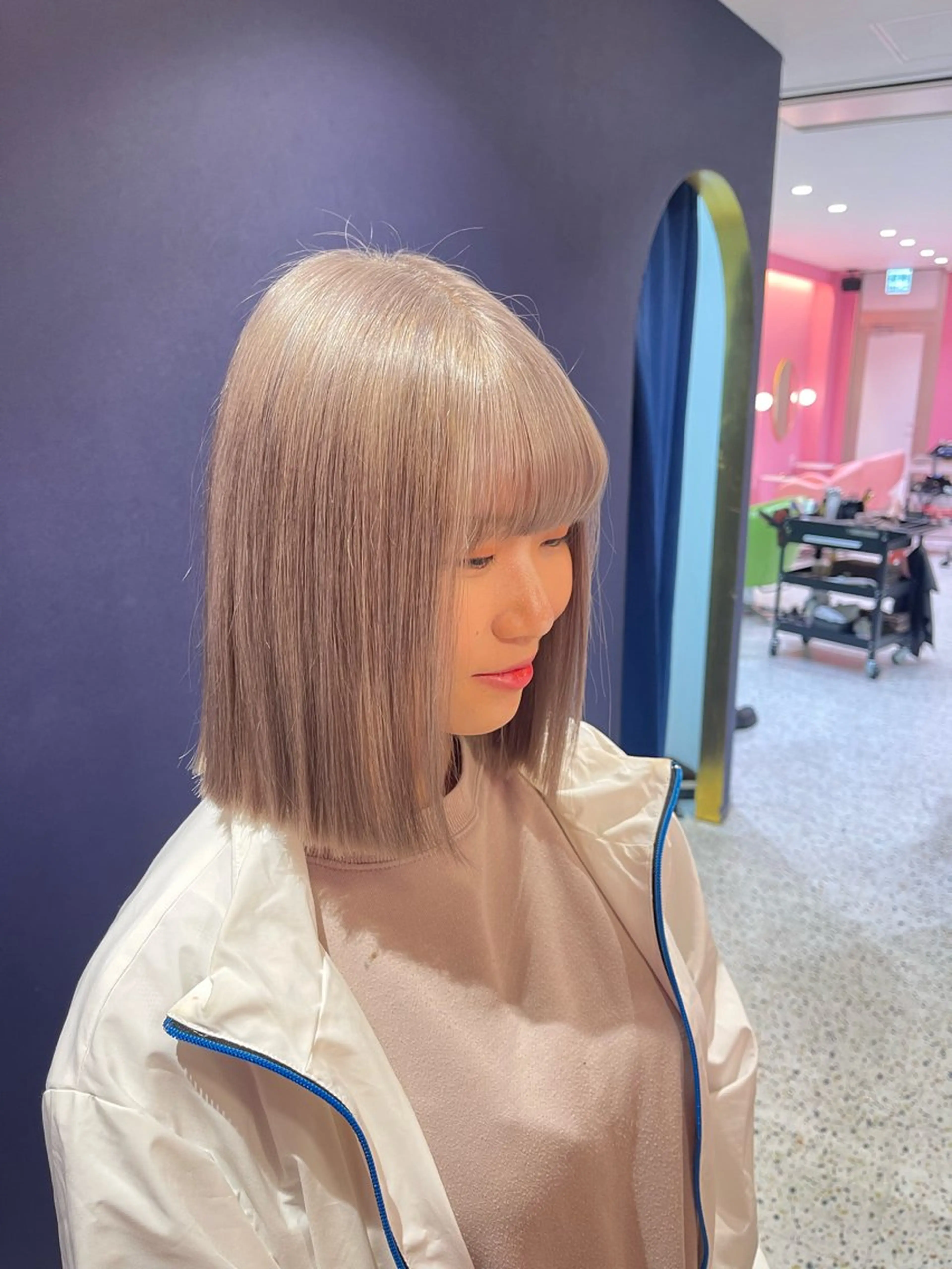 ショート カラー ベージュカラー ホワイトベージュ カット ヘアカラー 透明感カラー/艶髪/ エクステ/HIROのヘアスタイル