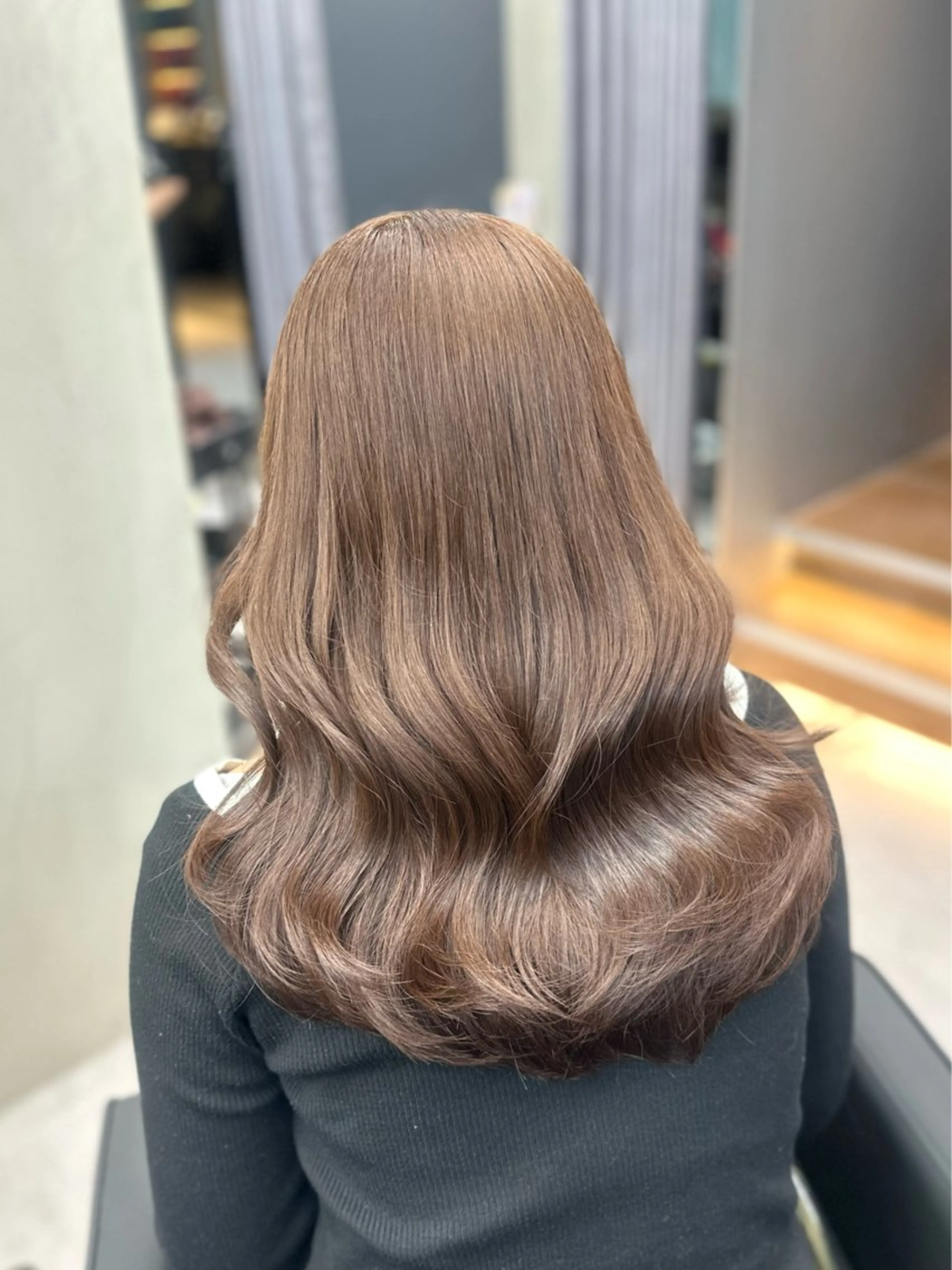 ロング カラー ベージュカラー ブリーチ ケアカラー 透明感カラー ダブルカラー youres hair東新宿店所属・新宿⌇韓国風ヘア ⌇透明感カラーのヘアスタイル