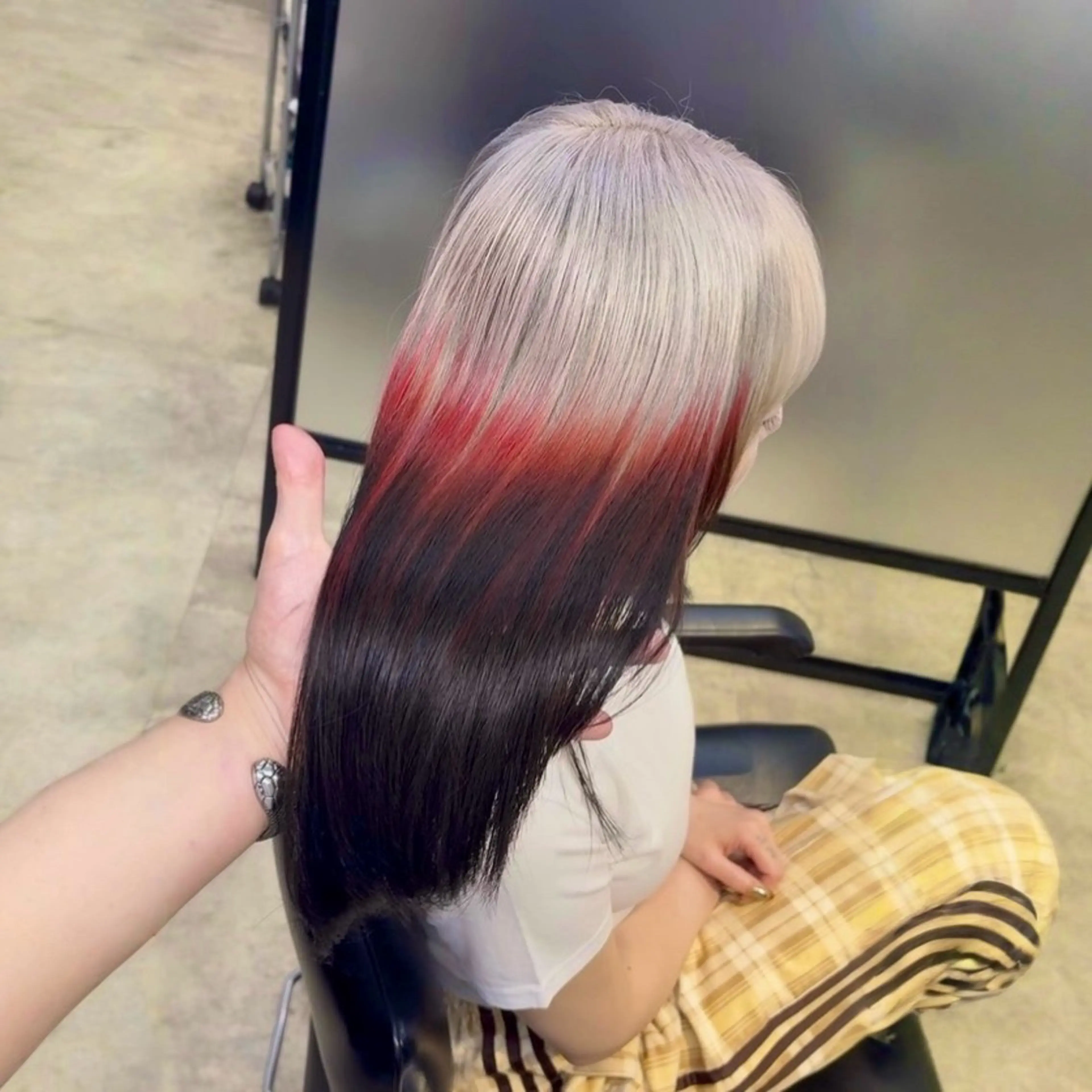 セミロング カラー ヘアカラー 及川シゲル 髪質改善講師のヘアスタイル