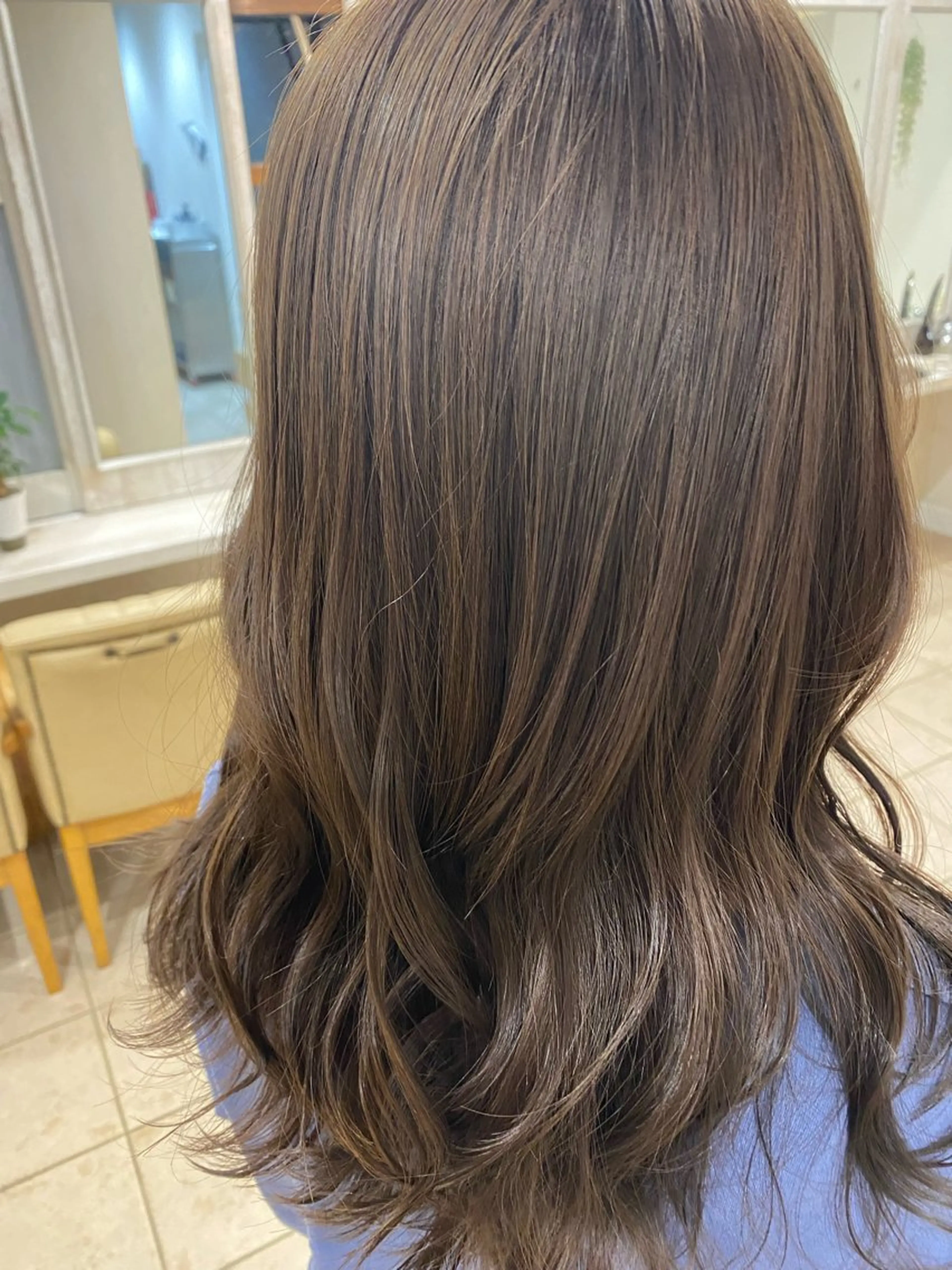 セミロング カラー 森 麻衣葉のヘアスタイル