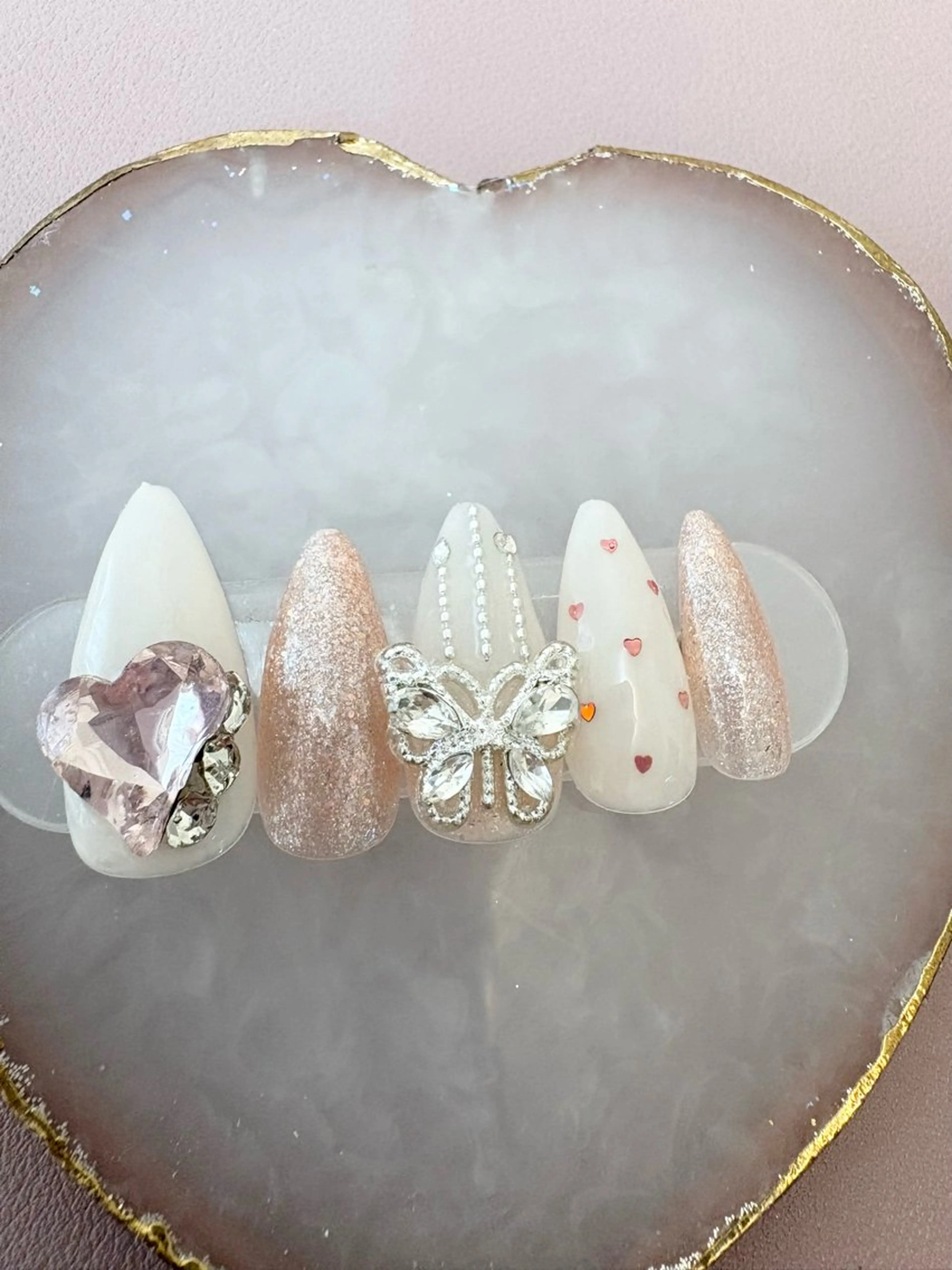 ネイル ドット 長さ出し ハート ホログラムネイル 韓国ネイル ハンドネイル ✨韓国✨nail salonLumieのネイルデザイン