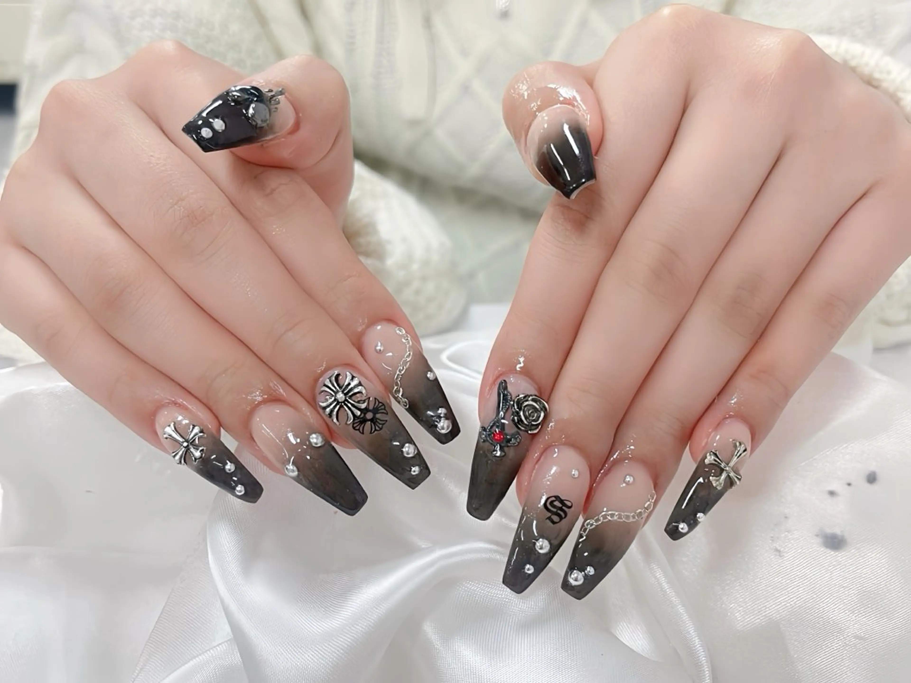 ネイル アートネイル チークネイル ジェルネイル ロングネイル マグネットネイル ハンドネイル Rin Nail 新大久保店のネイルデザイン