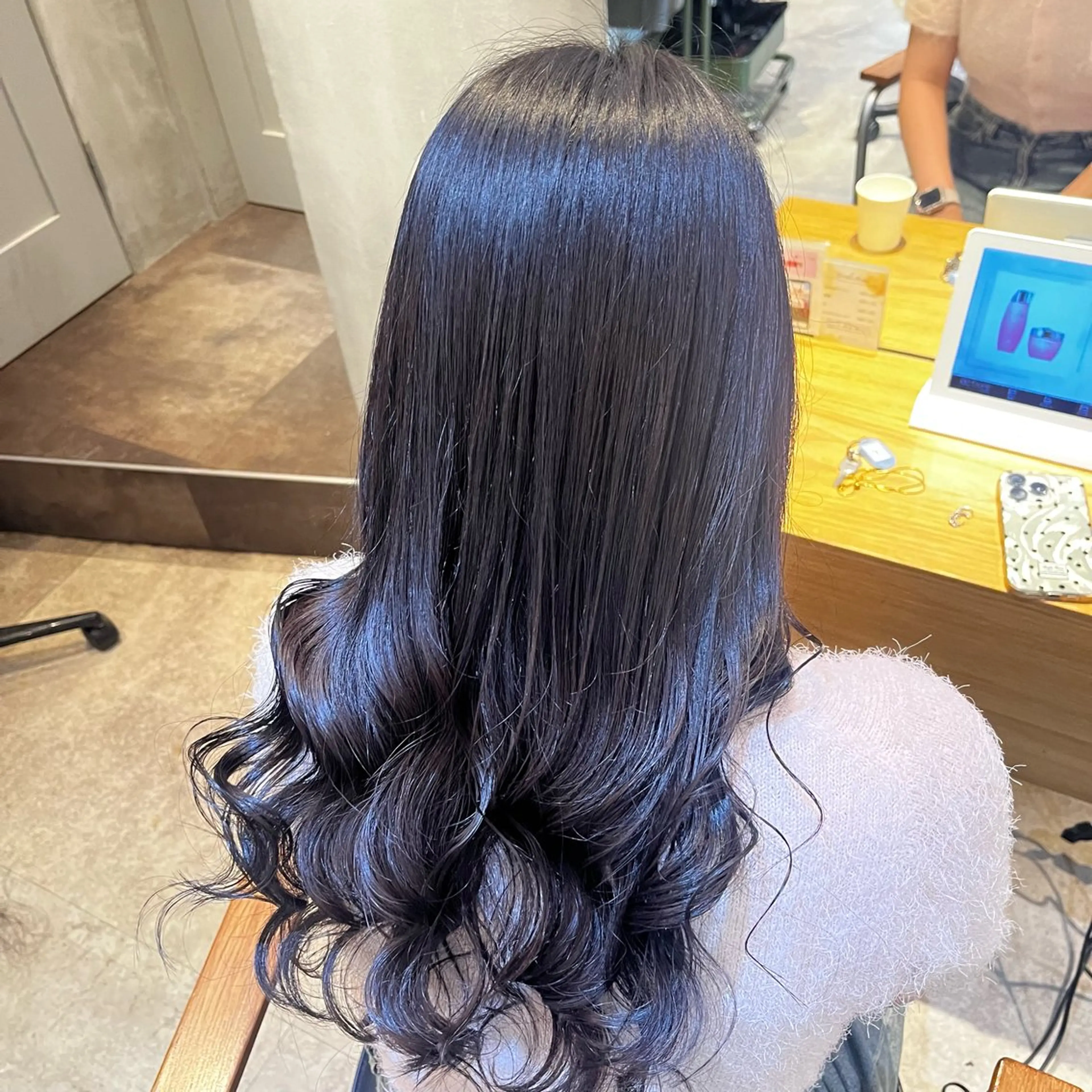 ロング カラー ケアカラー 透明感カラー イルミナカラー 髪質改善 レイヤーカット ヘアカラー トリートメント ラフィスヘアードープ所属・👑髪質改善wカラー /ハイトーン/アユカのヘアスタイル