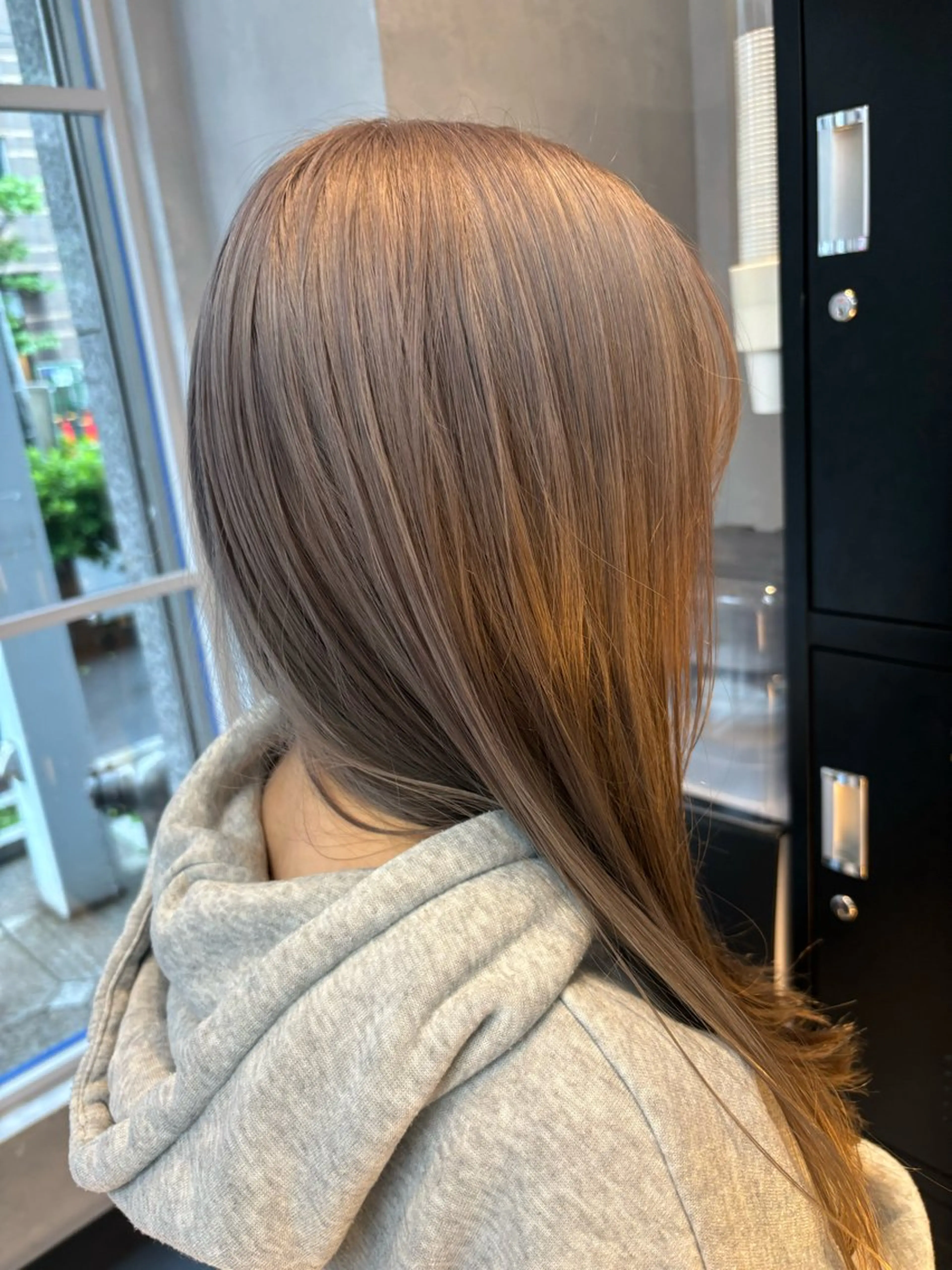ロング カラー ベージュカラー ミルクティーベージュ カット ヘアカラー Elena池袋店所属・💎透明感カラー Sarina💎のヘアスタイル