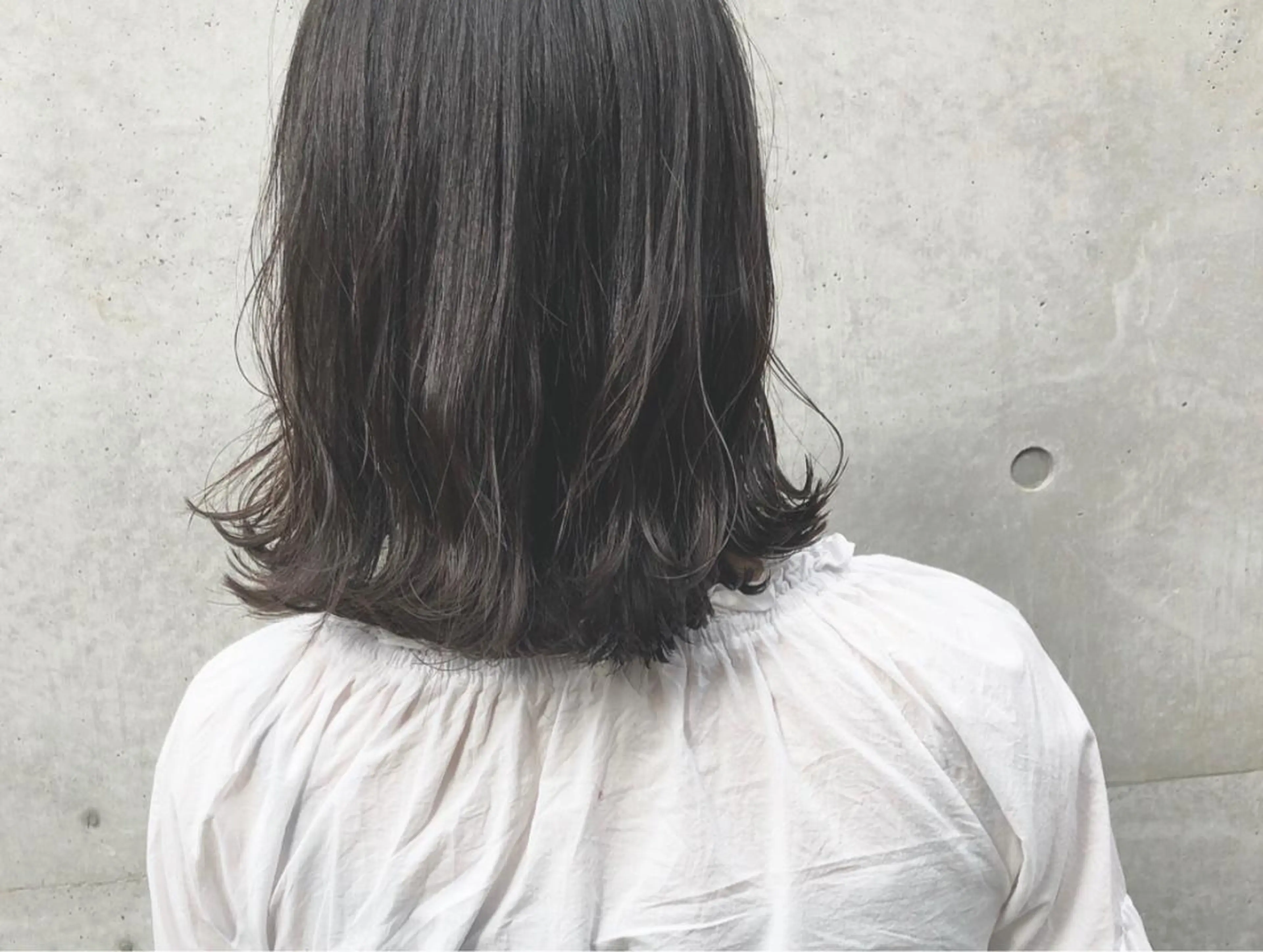 ミディアム カラー THE DAY所属・AKI HASHIMOTOのヘアスタイル