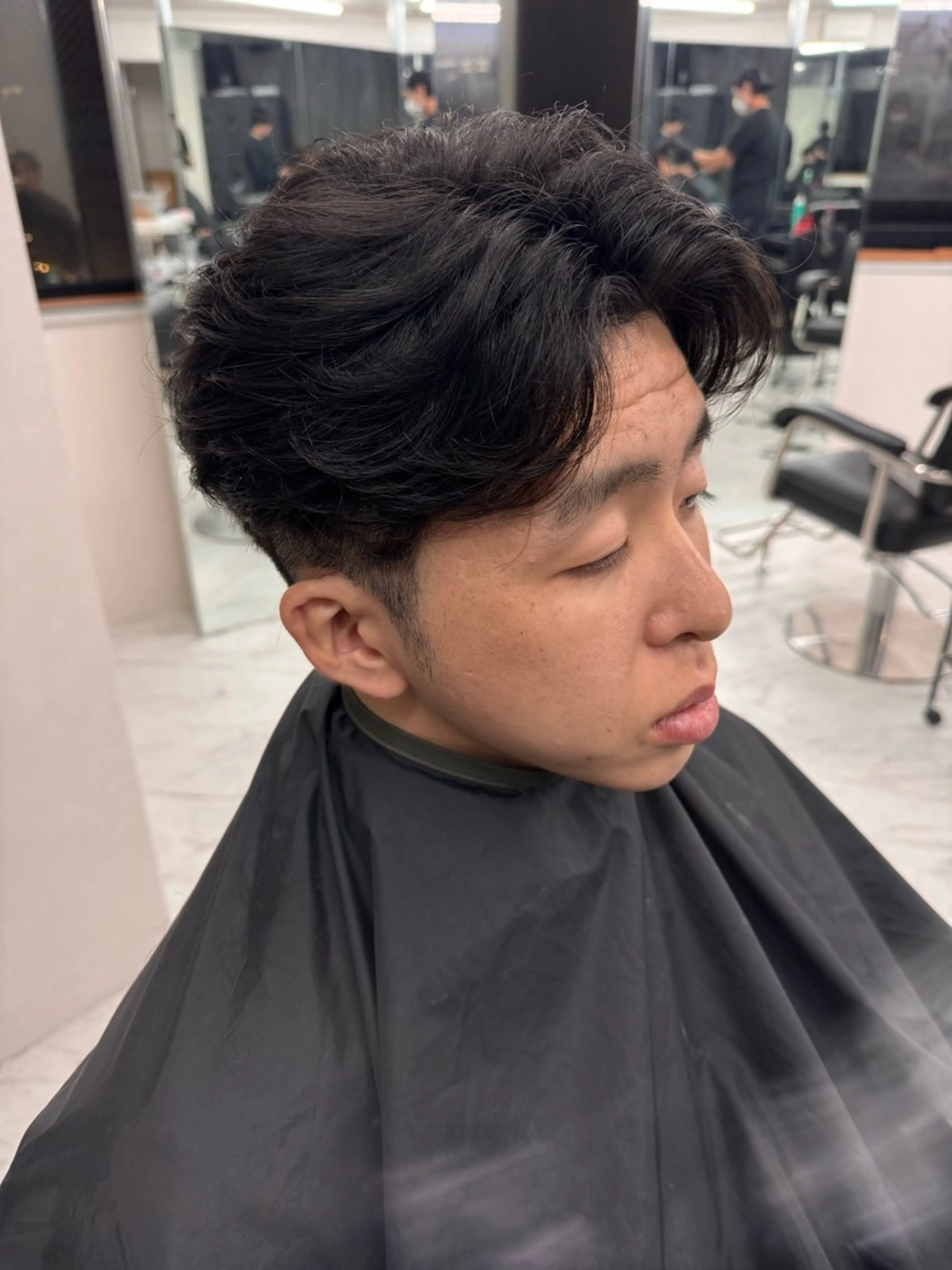 メンズ センターパート MEN'S salon HYPE 三宮 メンズカット/パーマ/ハイライト/眉毛ワックスMAP所属・吉田 健吏のヘアスタイル
