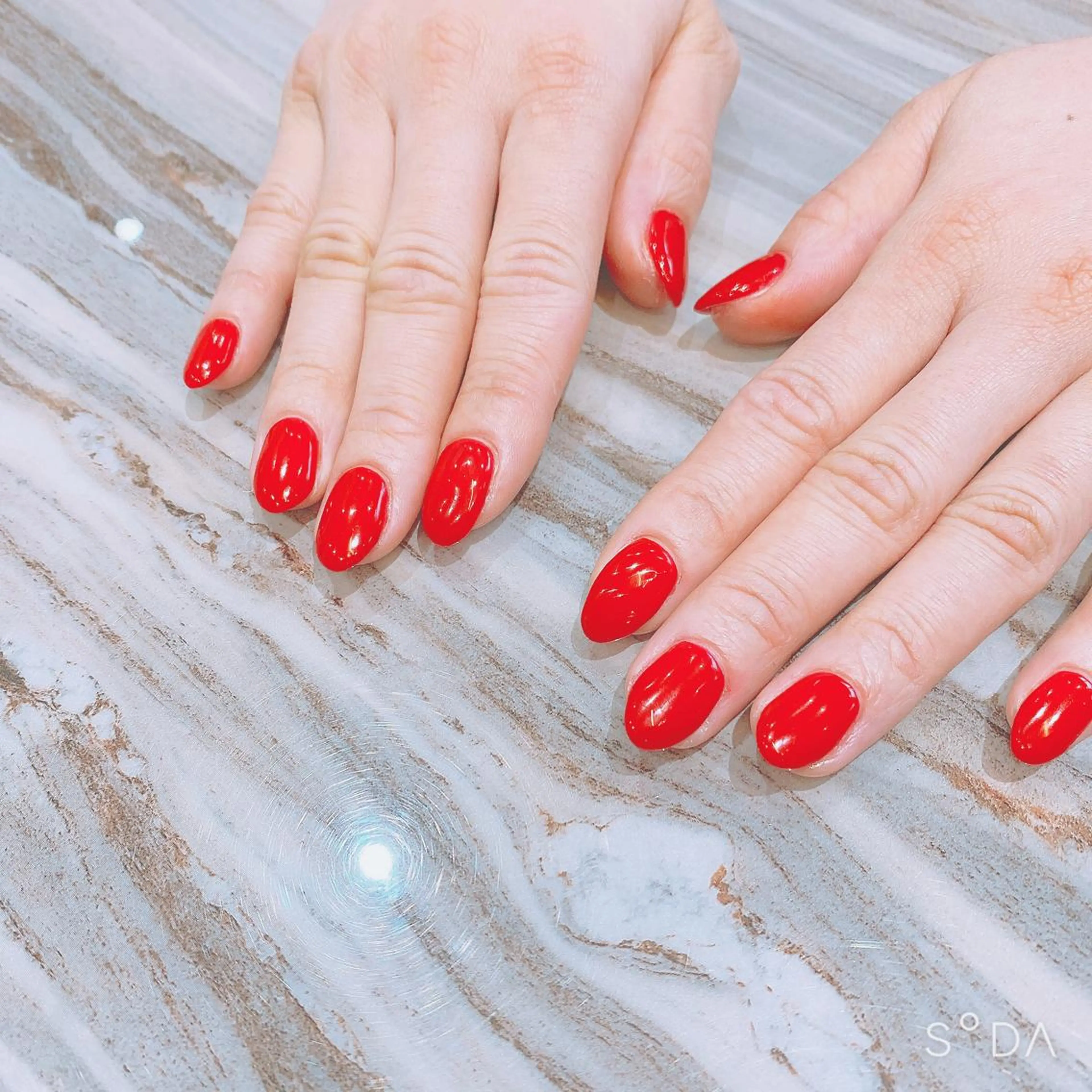 ネイル 赤色 Rena colore'のネイルデザイン