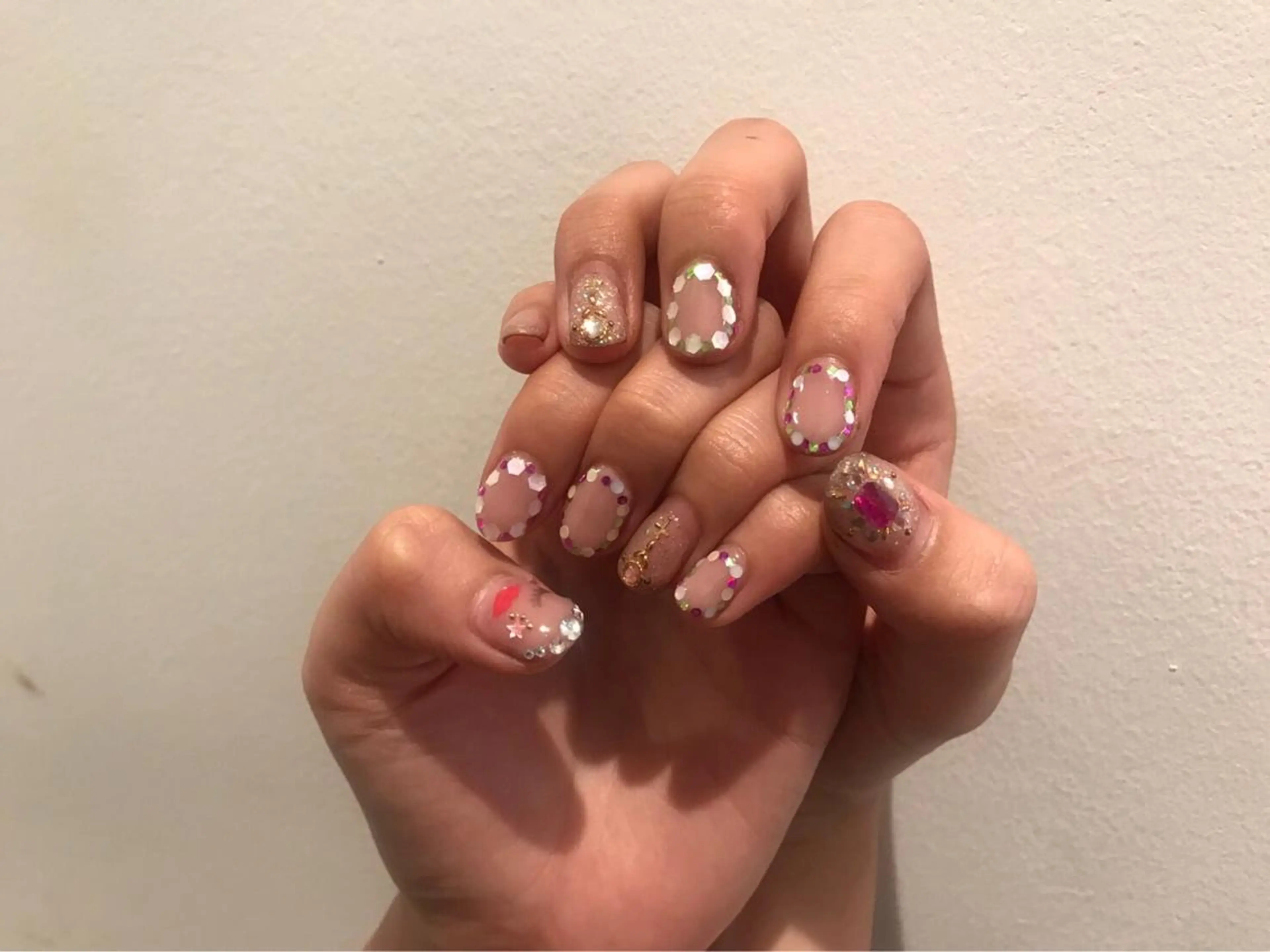 ネイル 指名支持率NO.1 スタイリストのヘアスタイル