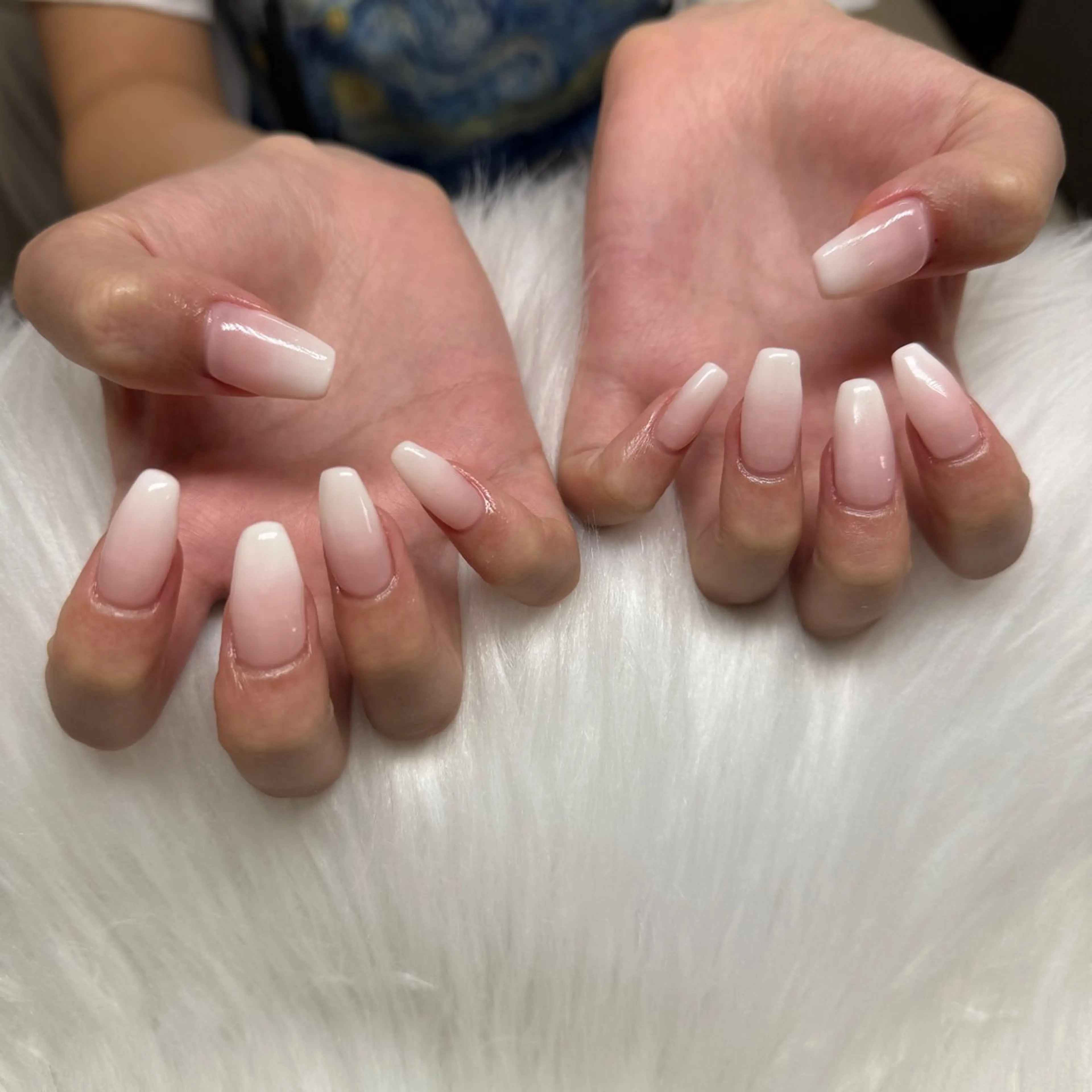 💅hand ベースあり フレンチorグラデーションの写真