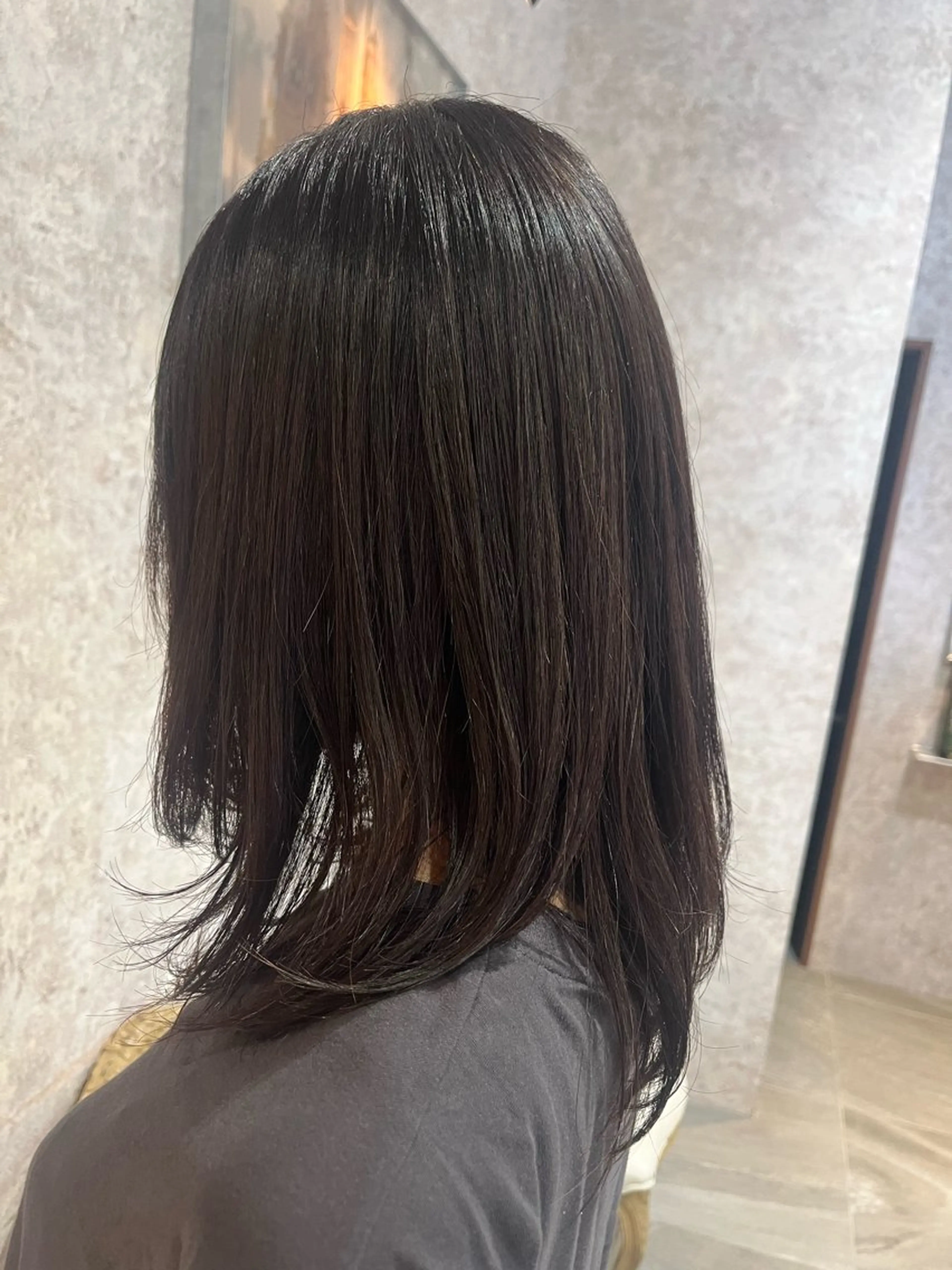 ミディアム シャドールーツ earth　深川愛実のヘアスタイル