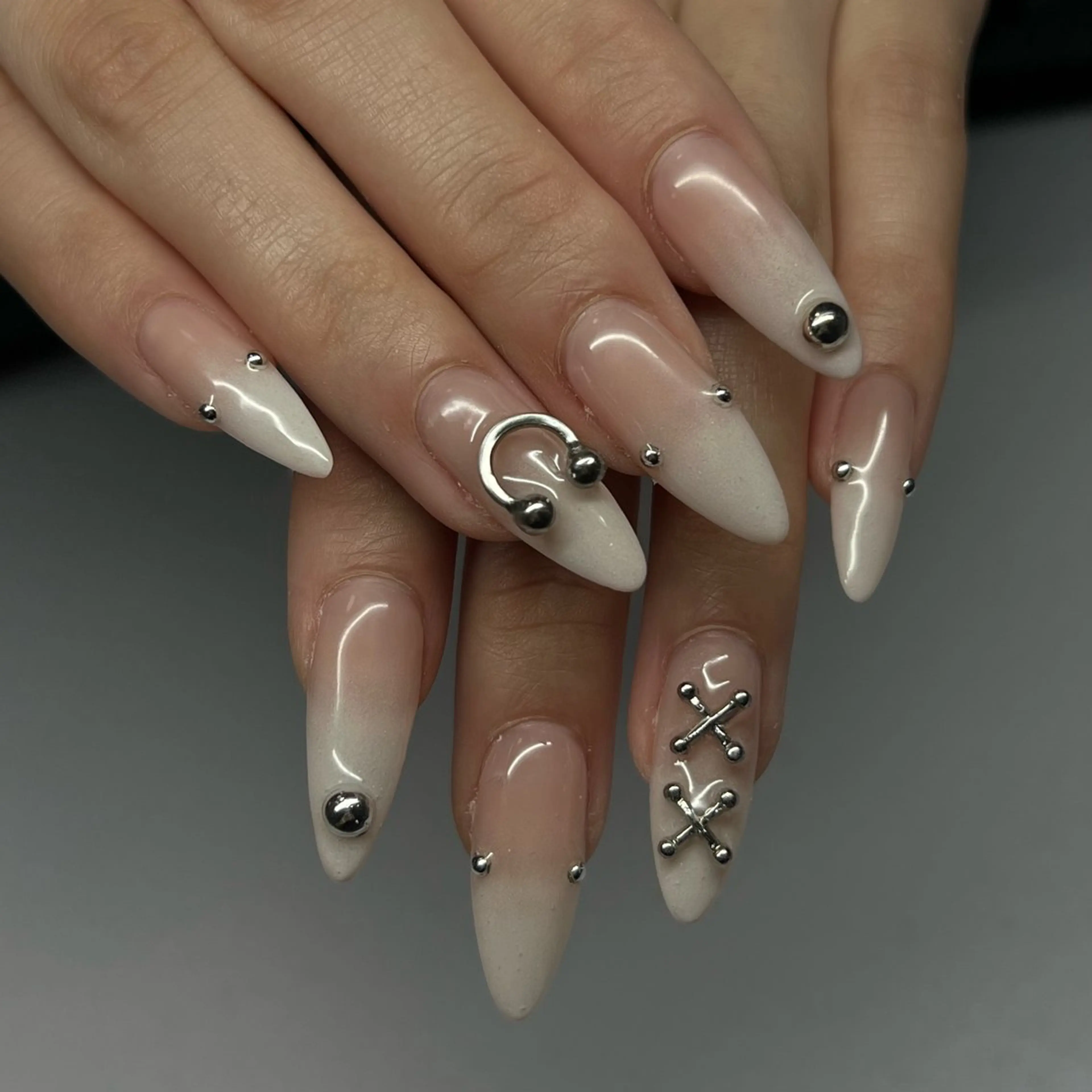 ネイル ⁸ᵃᵖᵖʸ🐝⋆゜ MöEのネイルデザイン