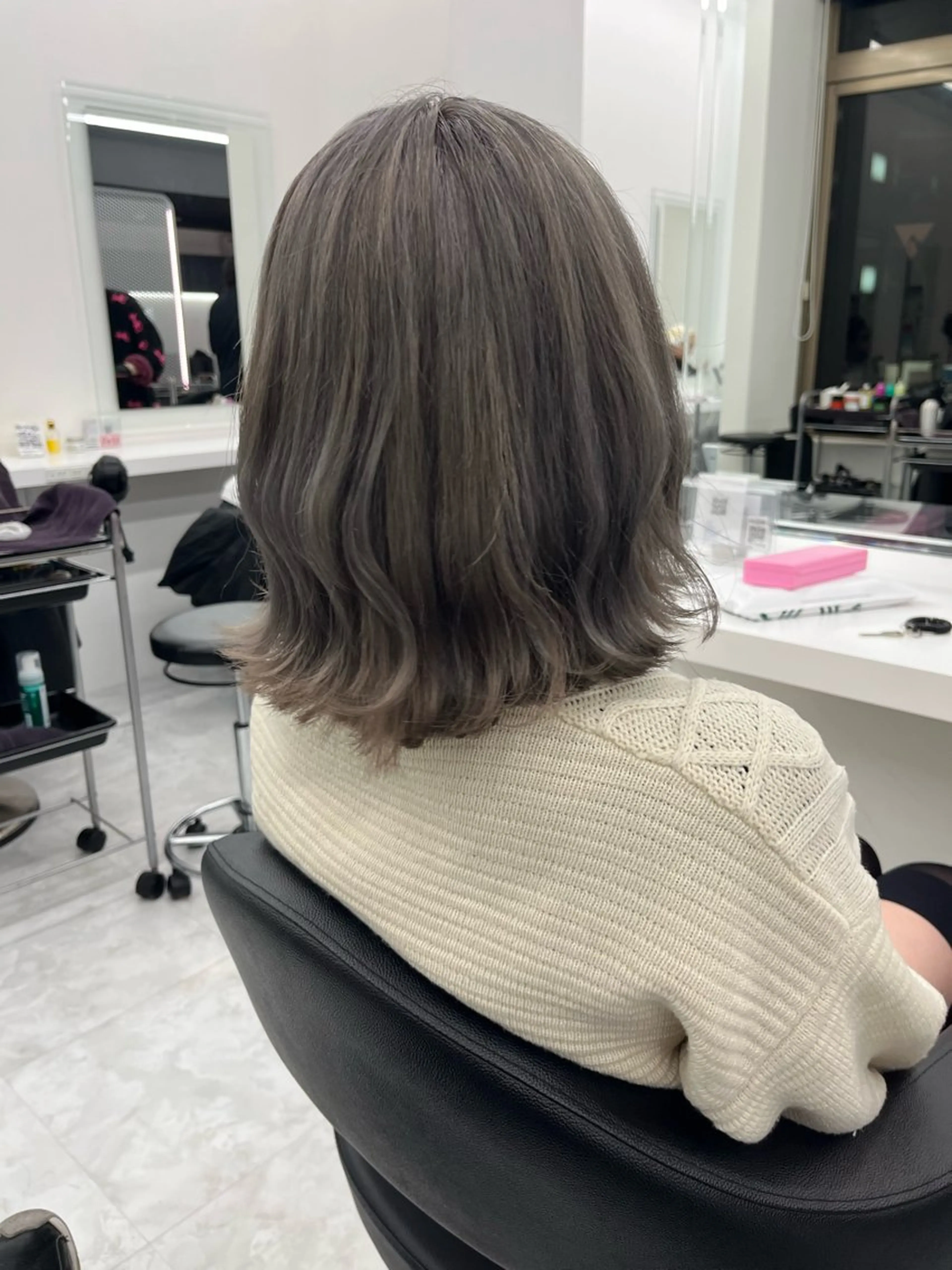ミディアム カラー ベージュカラー シルバー シルバーベージュ ヘアカラー 💖トレンド秋冬 カラー💖FUTAのヘアスタイル