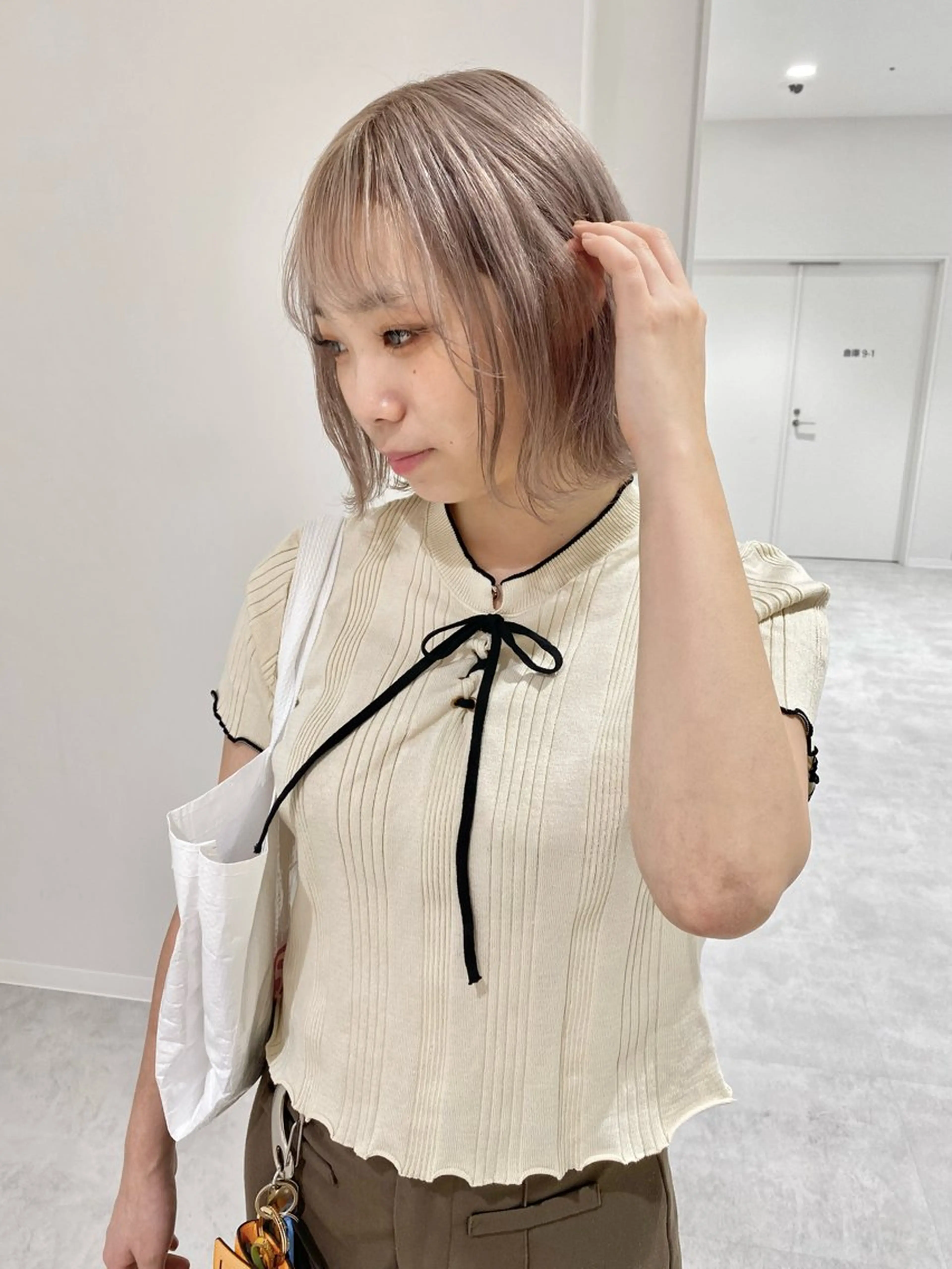 ミディアム カラー ベージュカラー ブリーチ ホワイトベージュ ヘアカラー ベージュ/アレンジ /横浜/杉本千夏のヘアスタイル