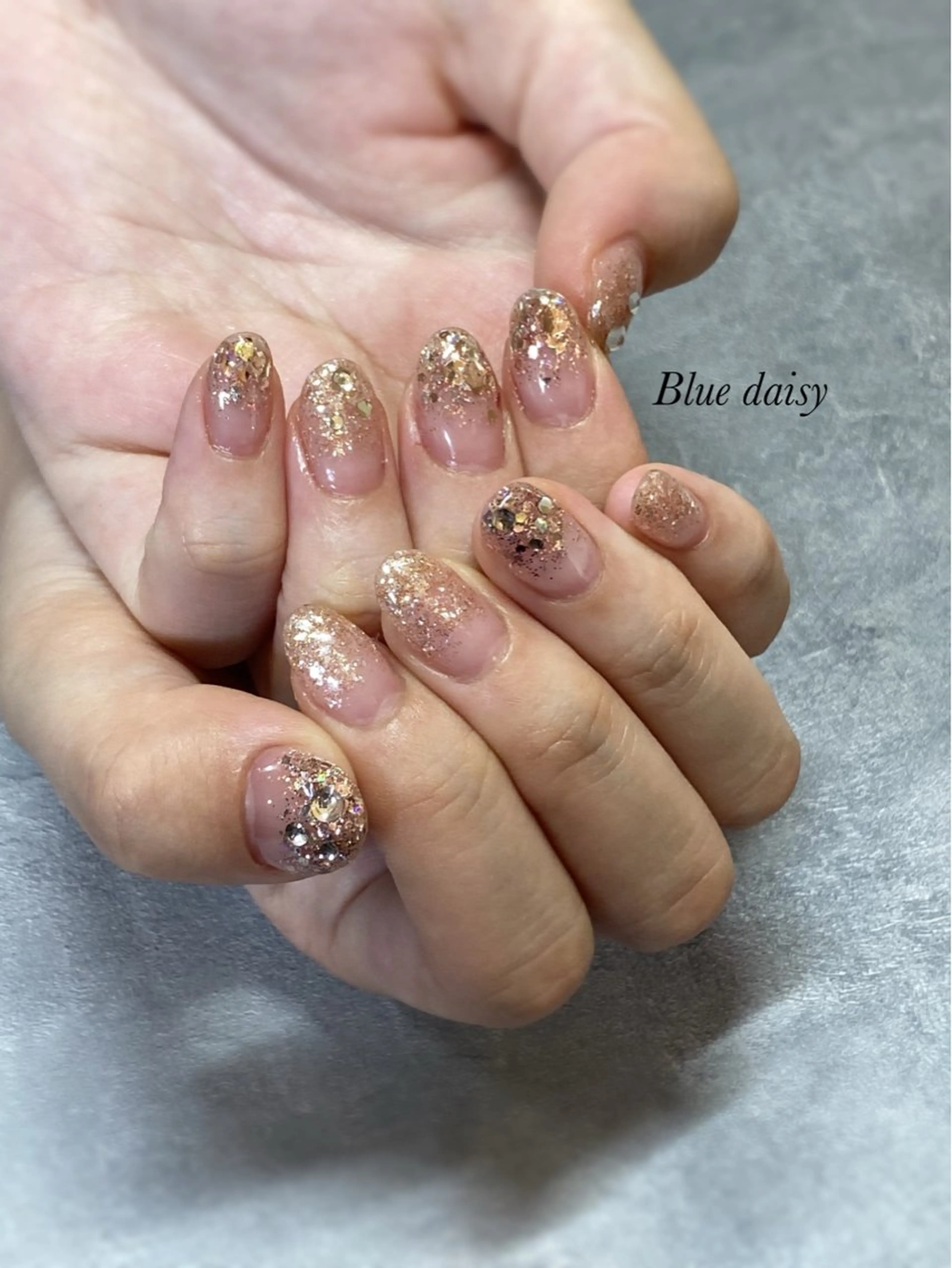 ネイル ラメ(グリッター) ラメグラデーション ストーンネイル ハンドネイル Blue　daisy　栄本店 【ブルーデイジー】所属・Blue daisy 栄本店のネイルデザイン