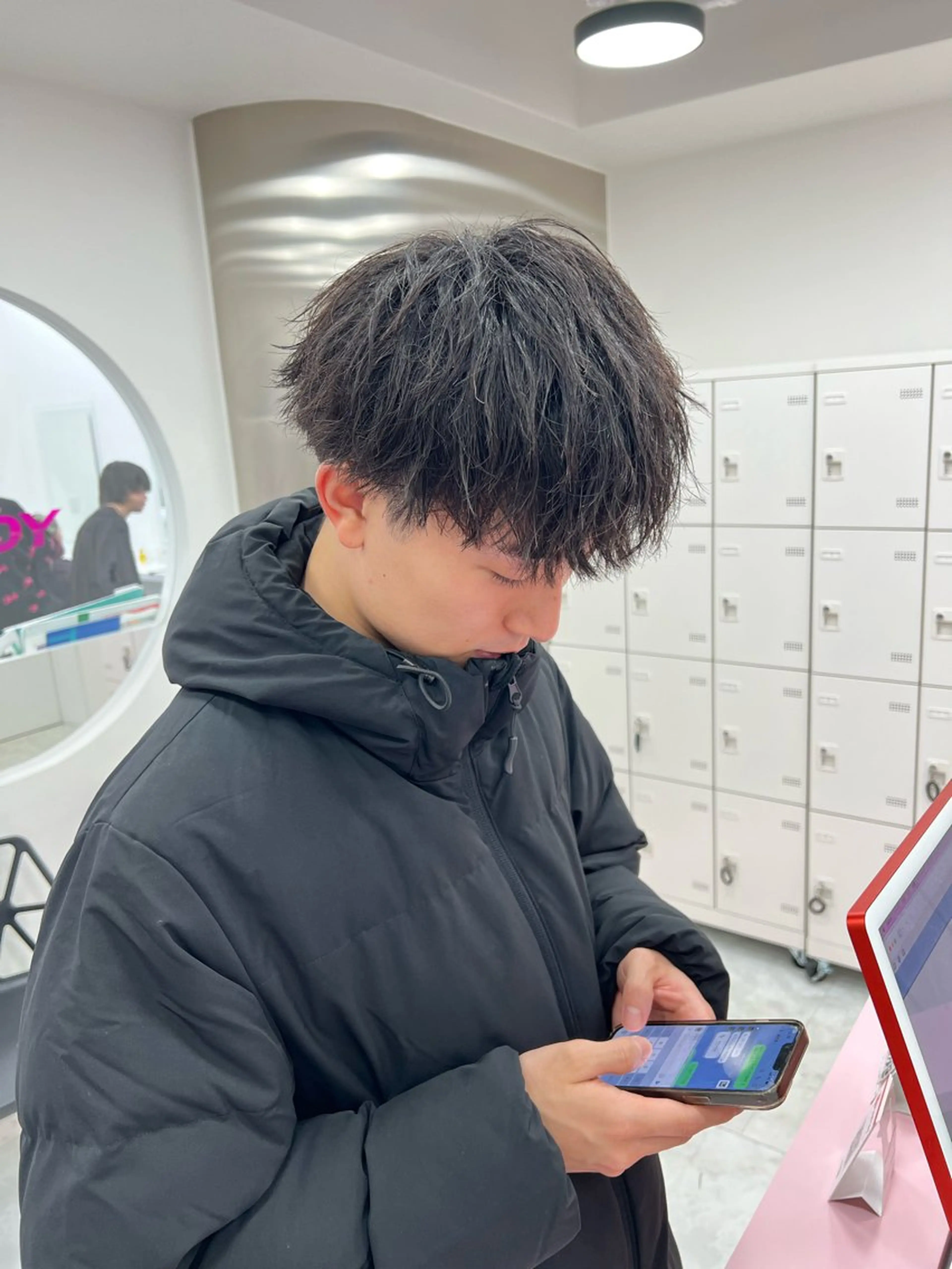 ミディアム パーマ メンズ ミディアムパーマ センターパート メンズ韓国風 韓国マッシュ マッシュウルフ カット ヘアカラー トリートメント ヘッドスパ ヘアセット トレンド/レイヤー うる艶🪞CANDYのヘアスタイル