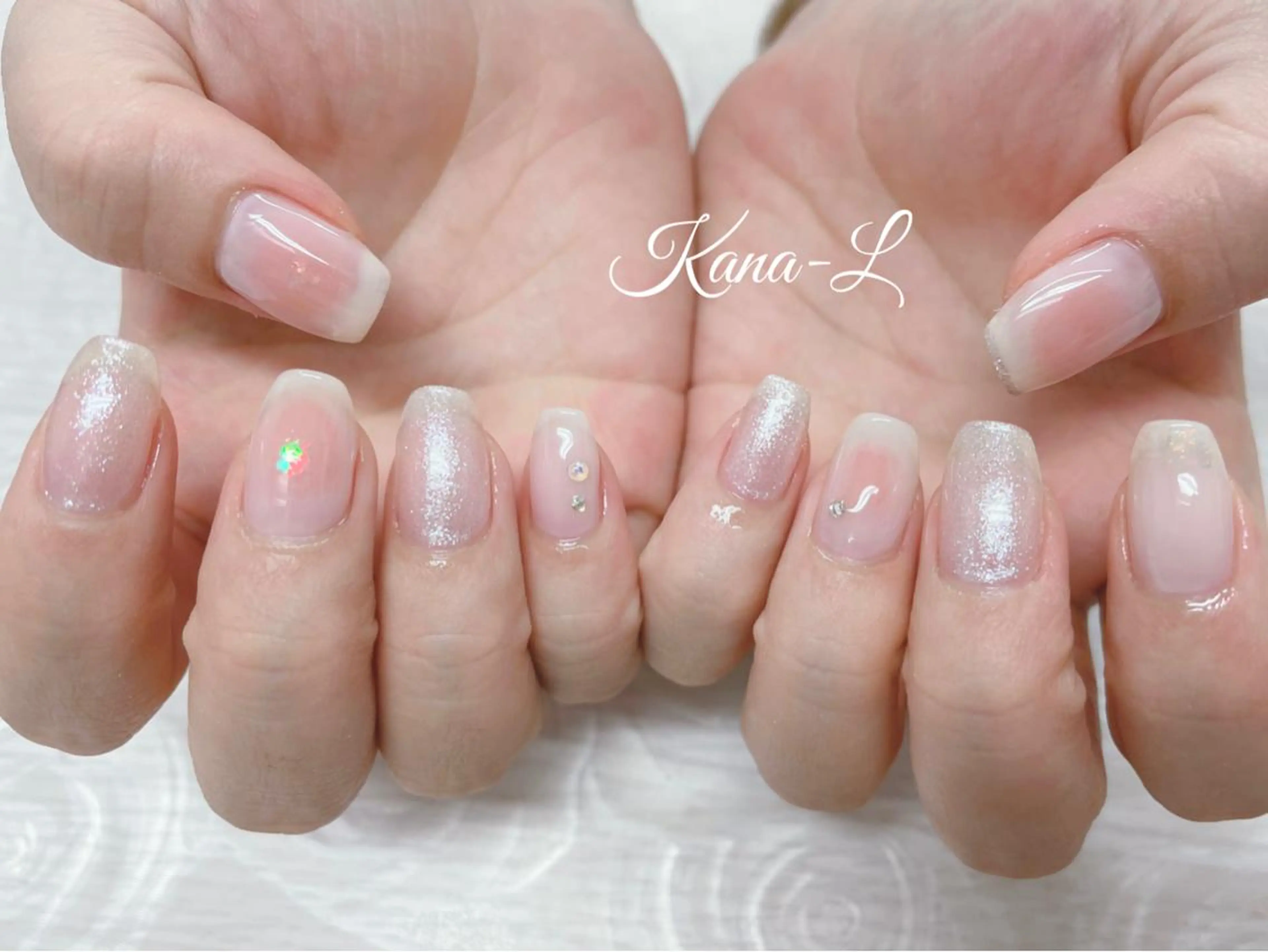 カラー ネイル チークネイル 韓国ネイル ラメ(グリッター) ワンホンネイル 芦辺 香奈のネイルデザイン
