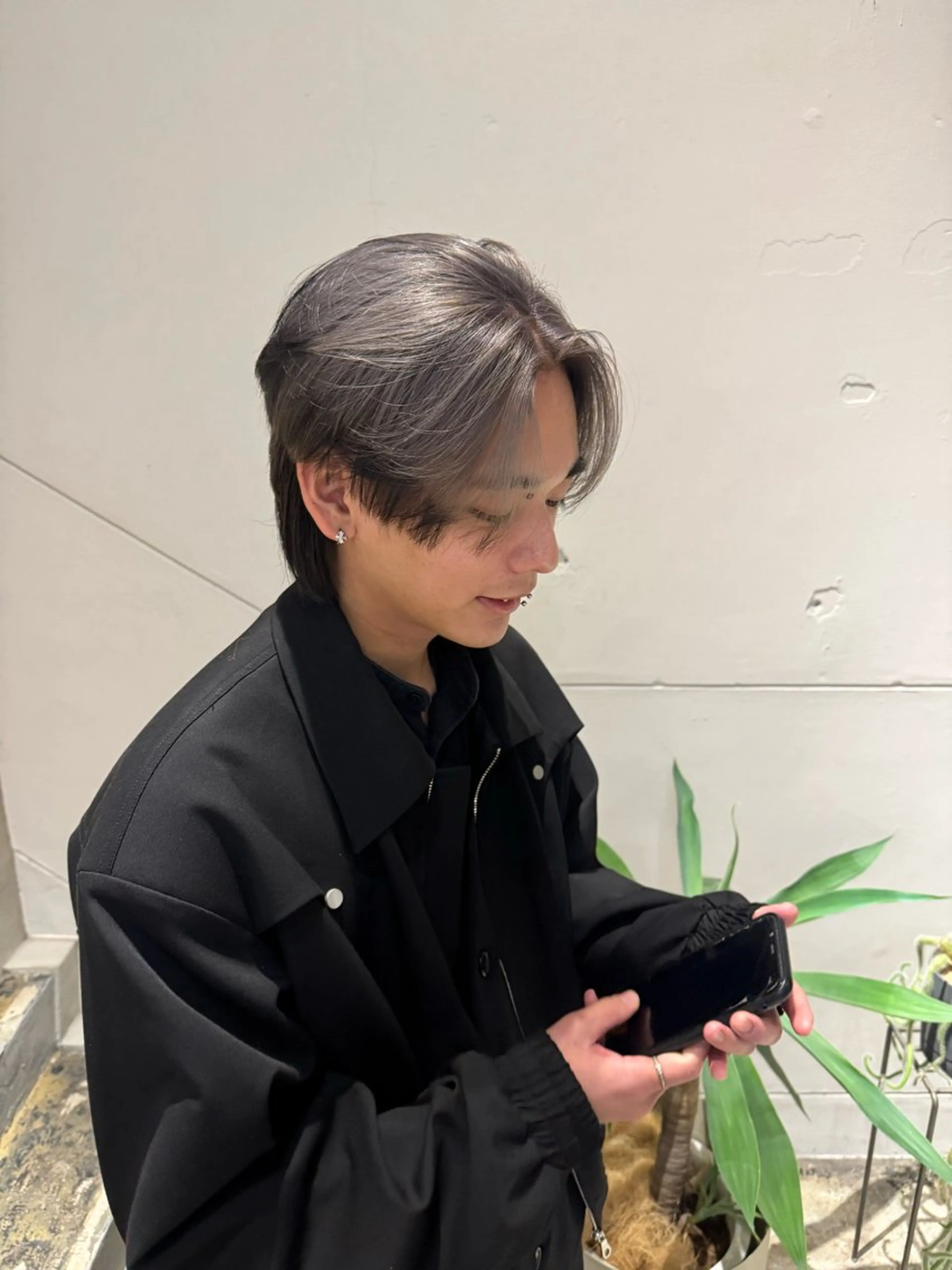 カラー ブリーチ グレージュ シルバー casetta .aiのヘアスタイル