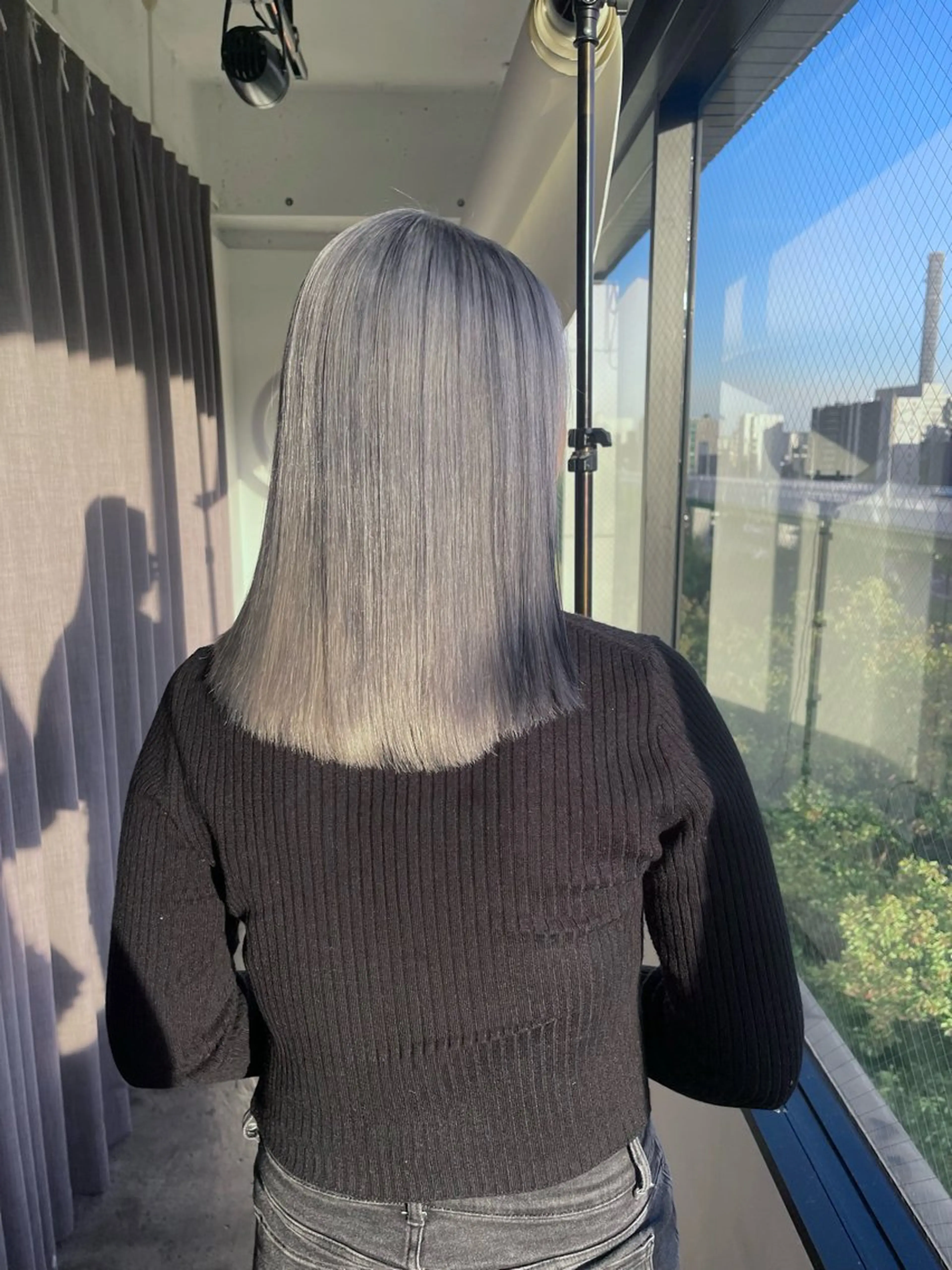 ミディアム カラー ブリーチ ブルーカラー シルバー ムラ修正/ ハイトーン💖Riaのヘアスタイル