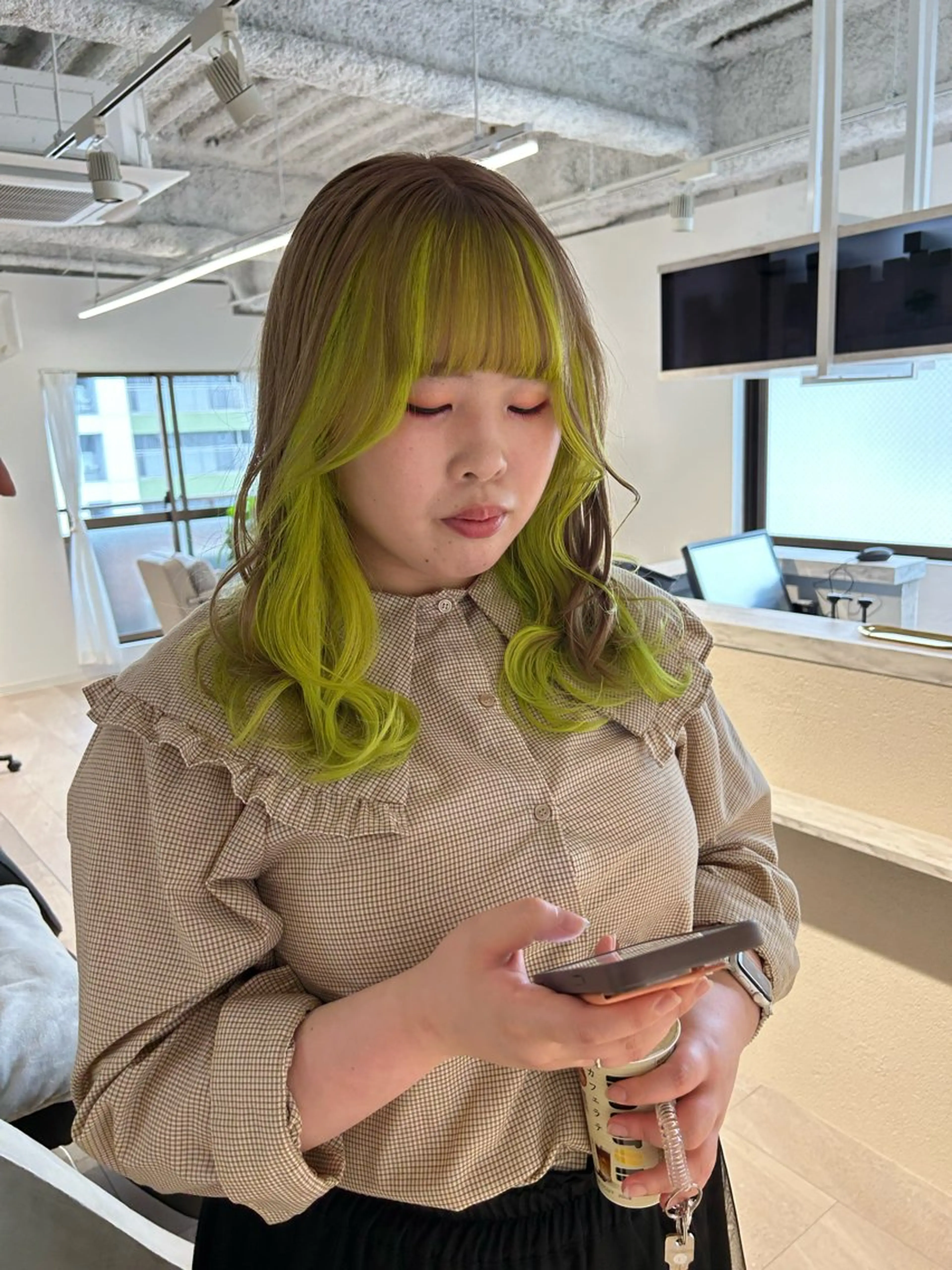 ミディアム レイヤーカット ウルフカット カット ヘアカラー SAEKI【ior 】北千住店ブリーチのヘアスタイル