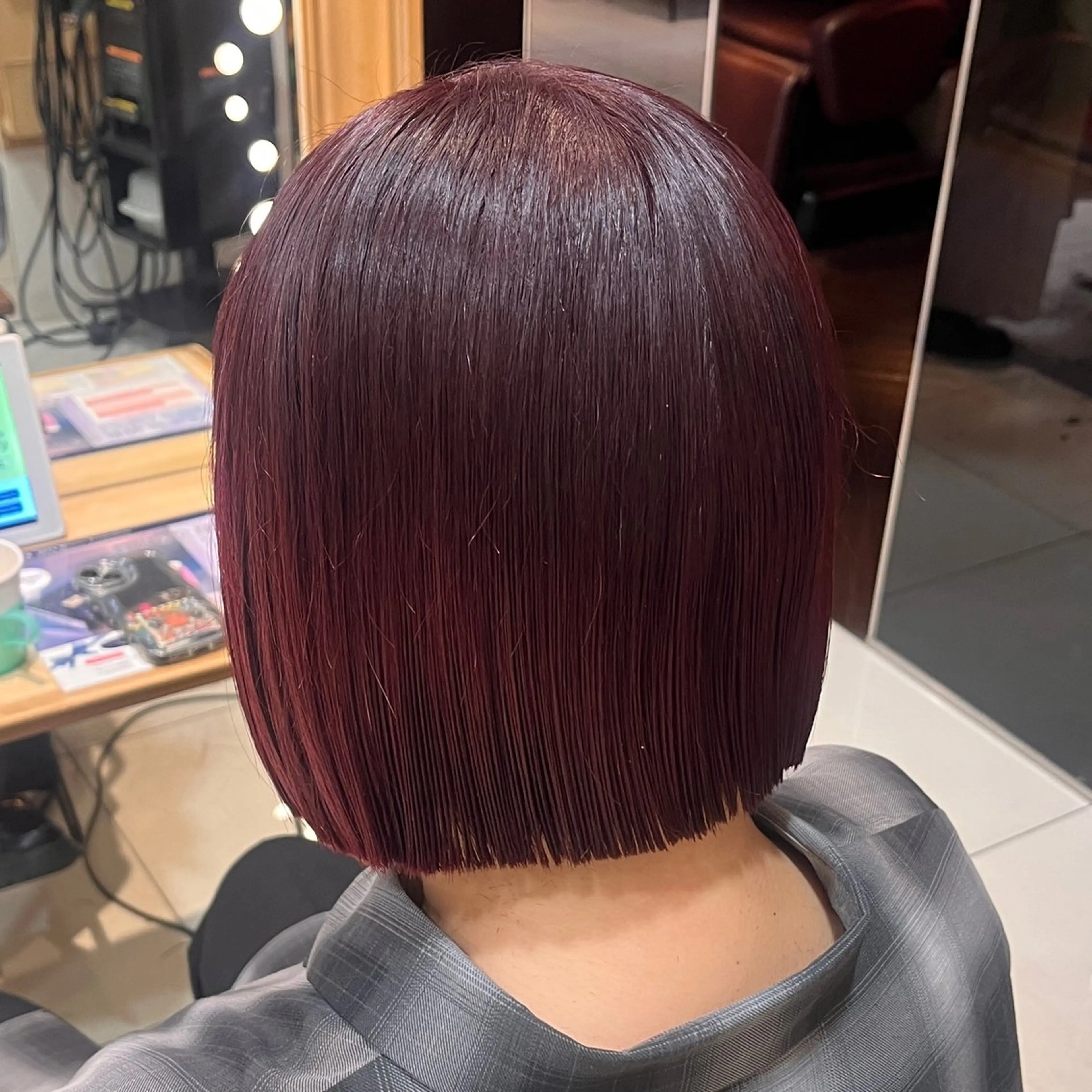 ショート カラー 切りっぱなしボブ レッドカラー ボブ mitsuki🎀 ブリーチ/エクステのヘアスタイル