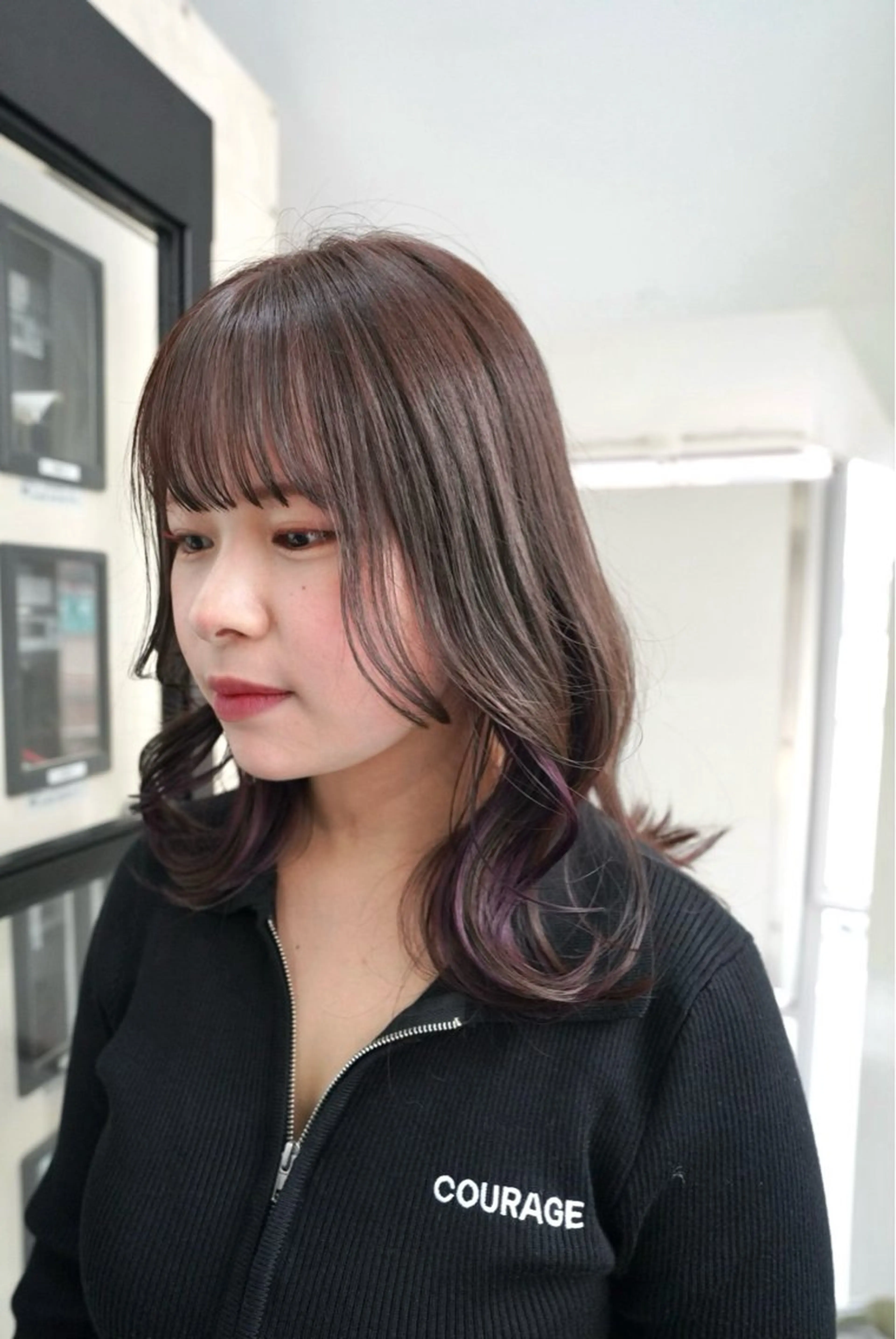 ミディアム カラー ブリーチ インナーカラー ラベンダーカラー 田代 佳穂のヘアスタイル