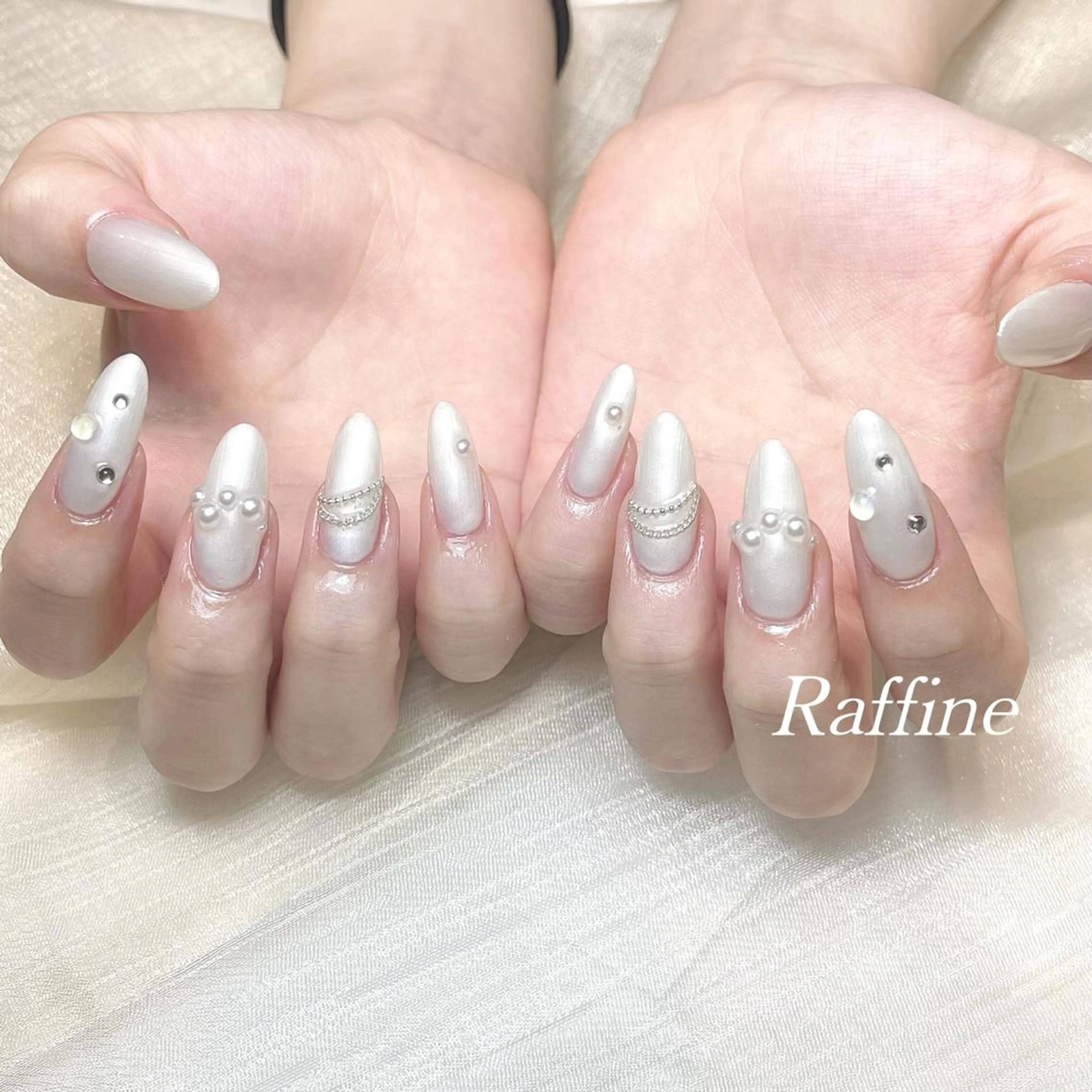 ネイル RAFFINE 月🦋🩵のネイルデザイン