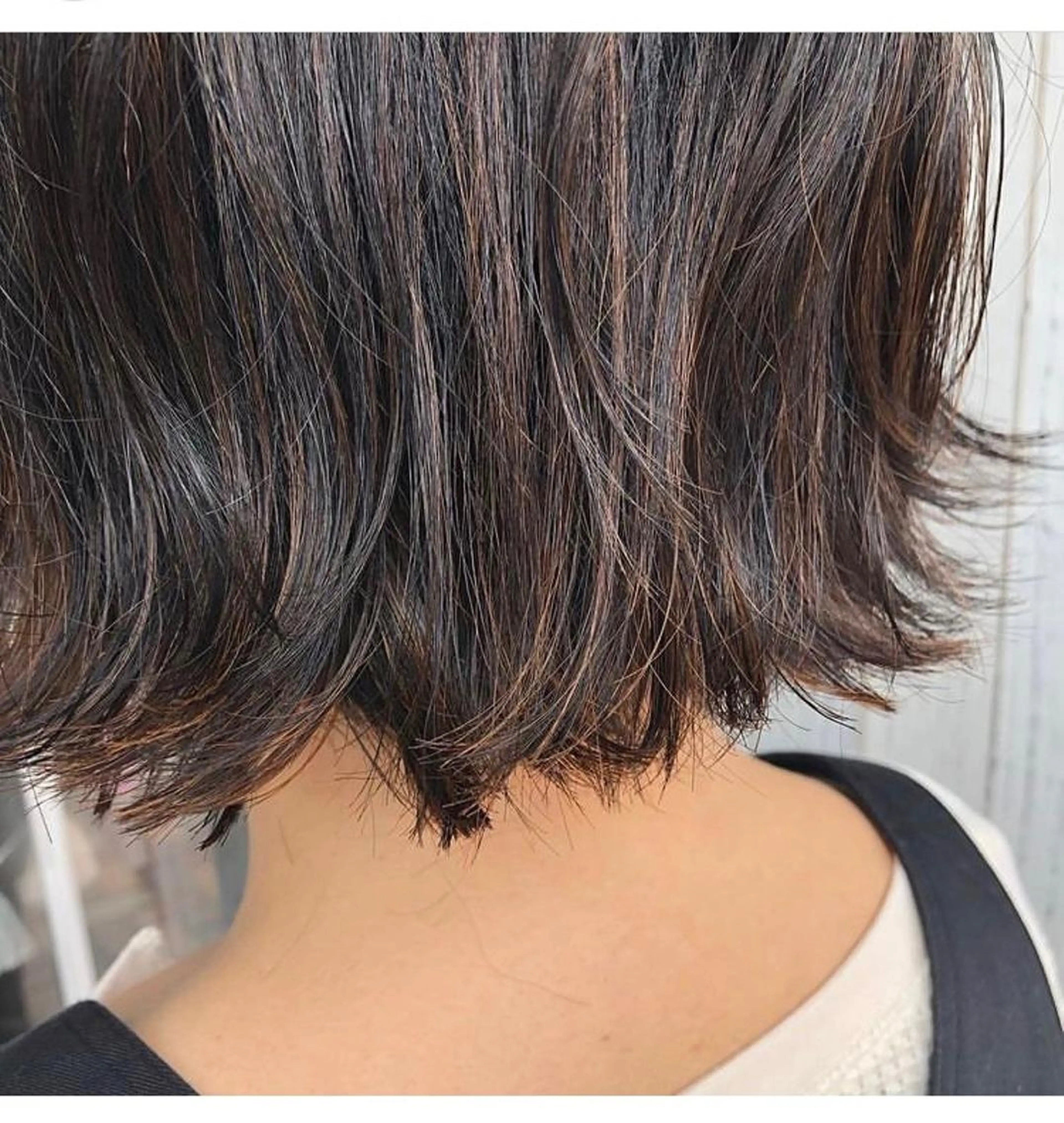 ミディアム ボブ ハイライト 外ハネヘア roka ノゾミのヘアスタイル