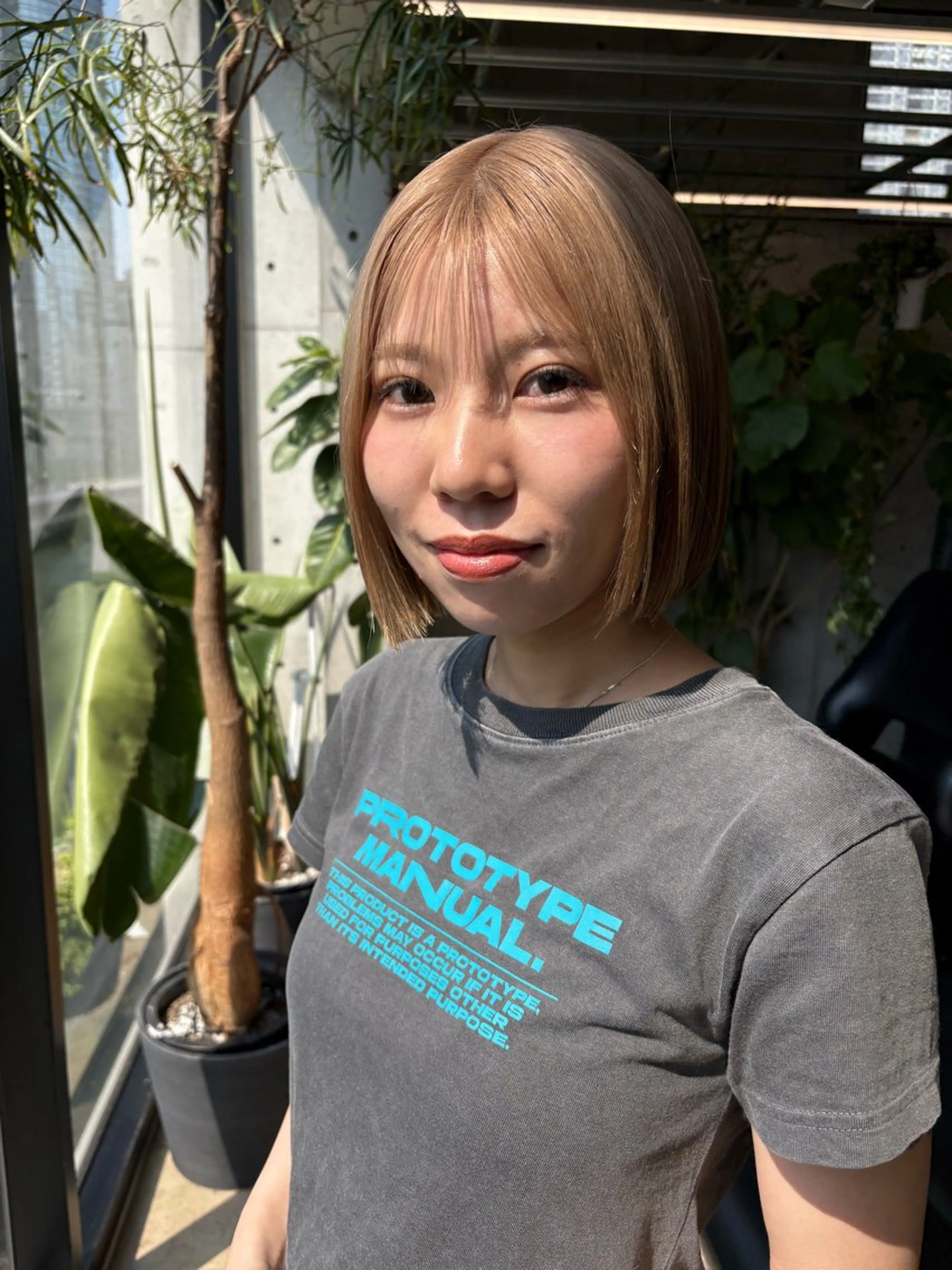 ショート カラー ハイトーンカラー ボブ カット ヘアカラー トリートメント 似合わせカット レイヤーボブウルフのヘアスタイル