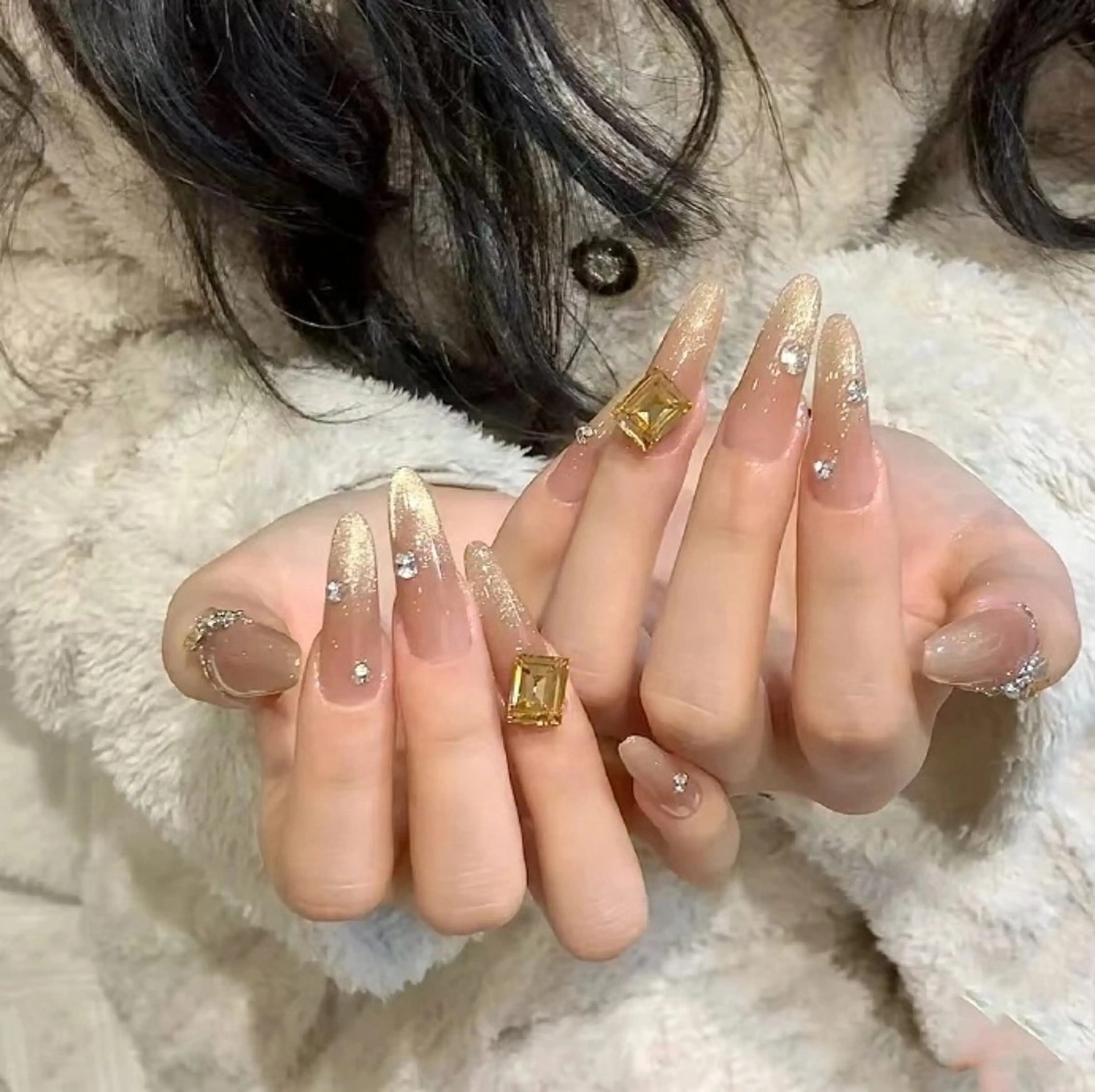 ロング 韓国風ヘア 🌈 Laule'aのネイルデザイン